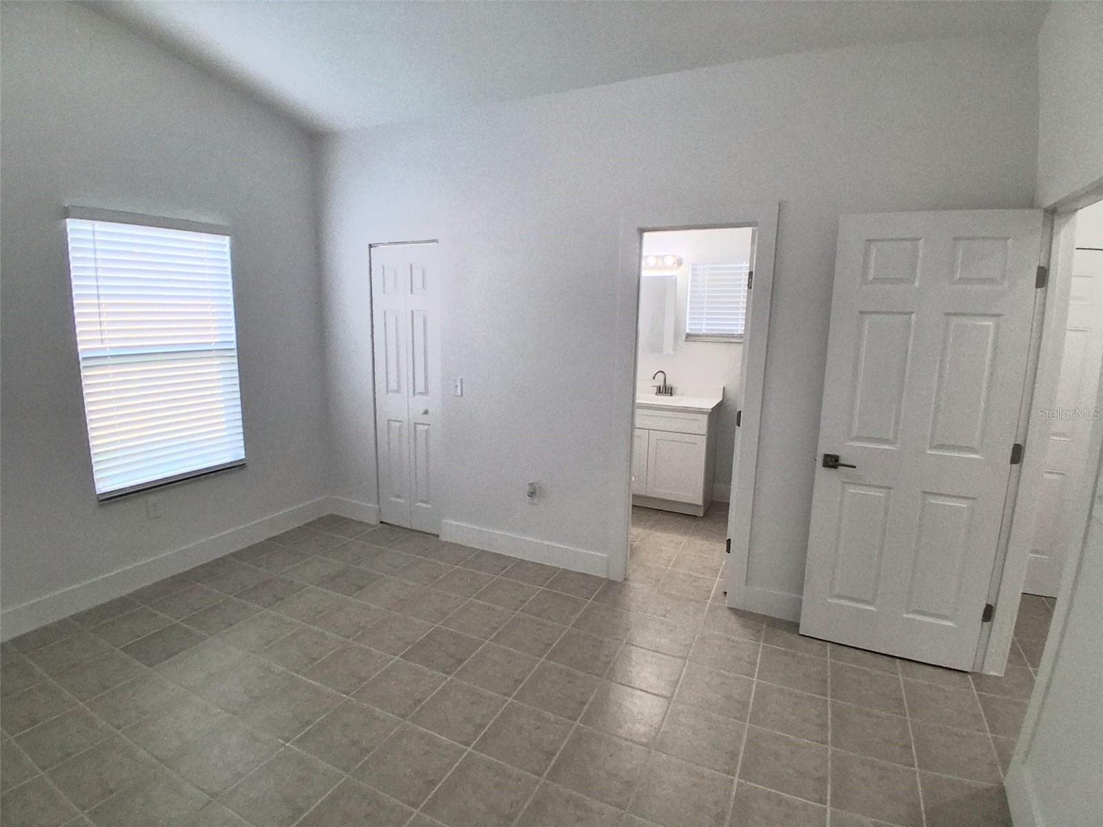 Single Family Residence at 1047 FLORIDA HOLLY DR, ORLANDO, photo 6 of 14