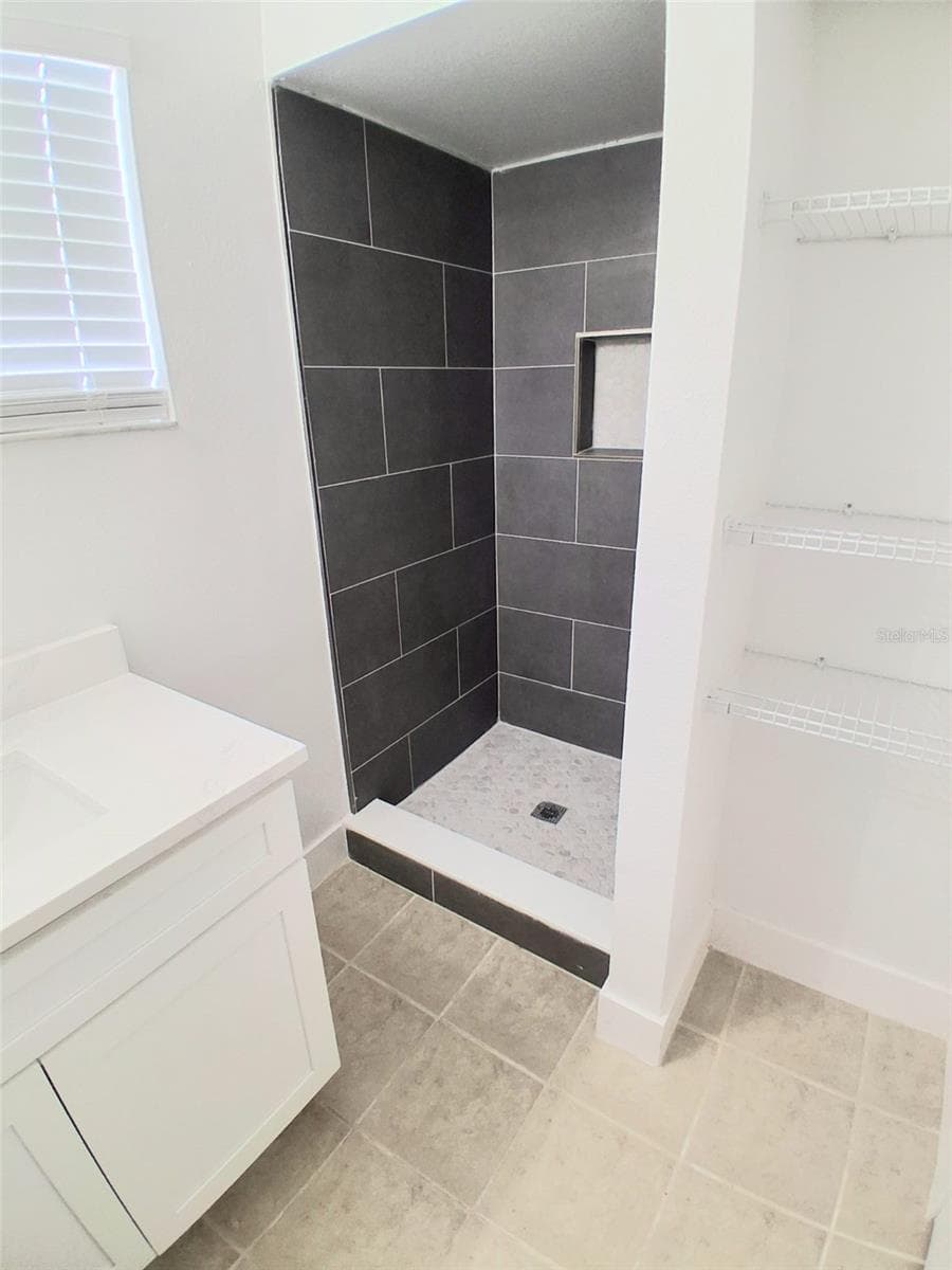 Single Family Residence at 1047 FLORIDA HOLLY DR, ORLANDO, photo 8 of 14
