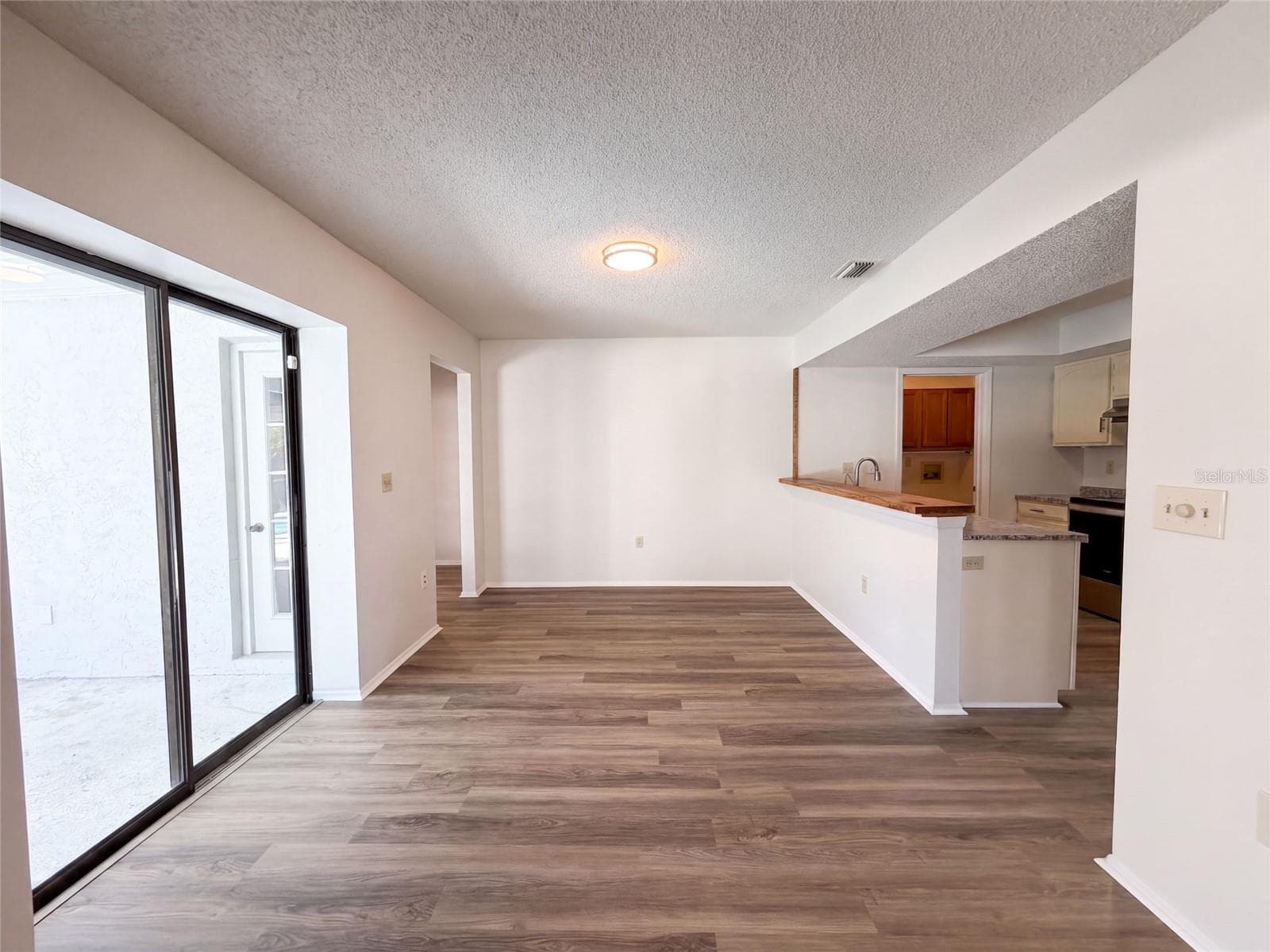Single Family Residence at 391 HARVARD RD, VENICE, photo 10 of 30