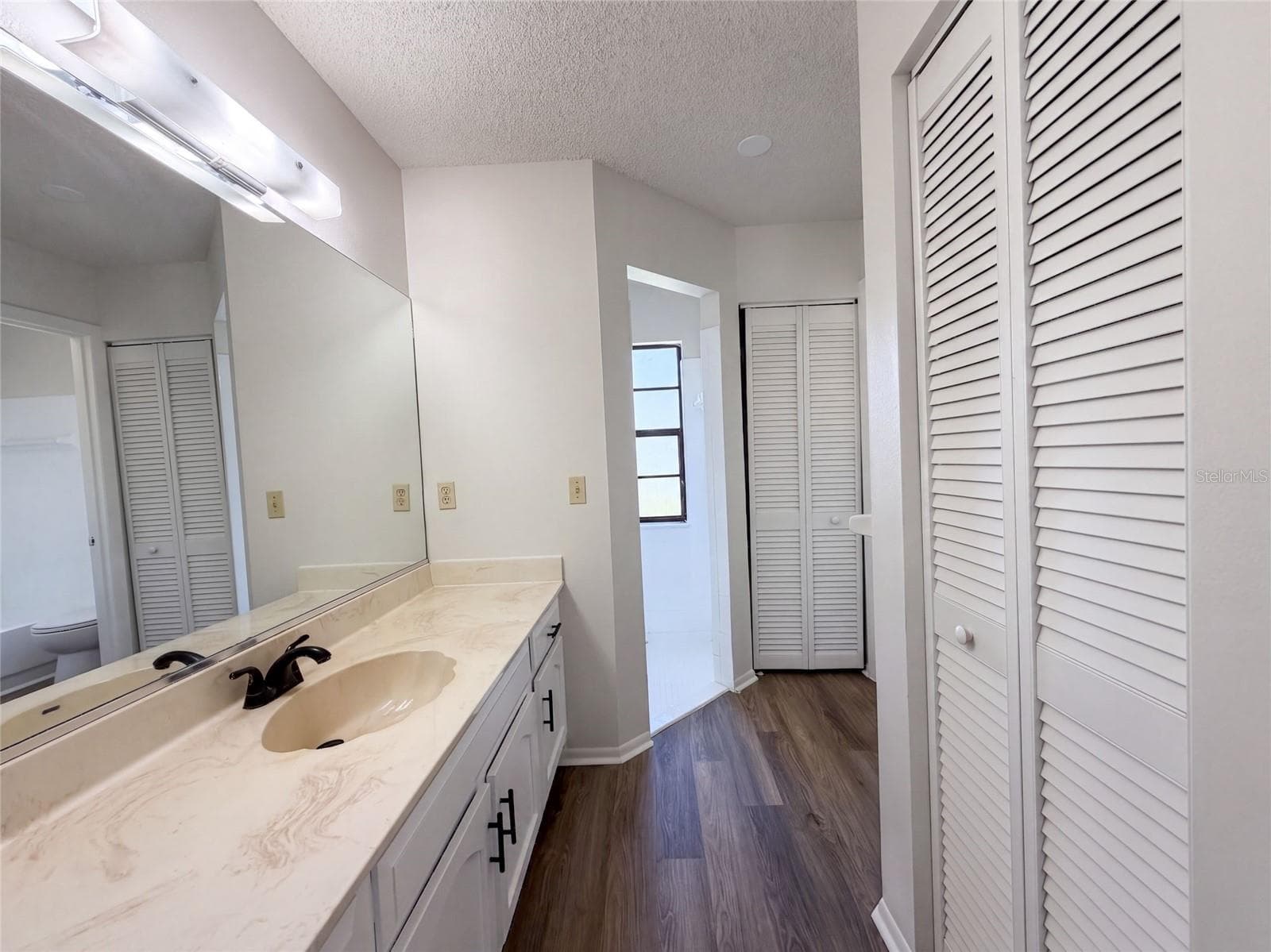 Single Family Residence at 391 HARVARD RD, VENICE, photo 18 of 30