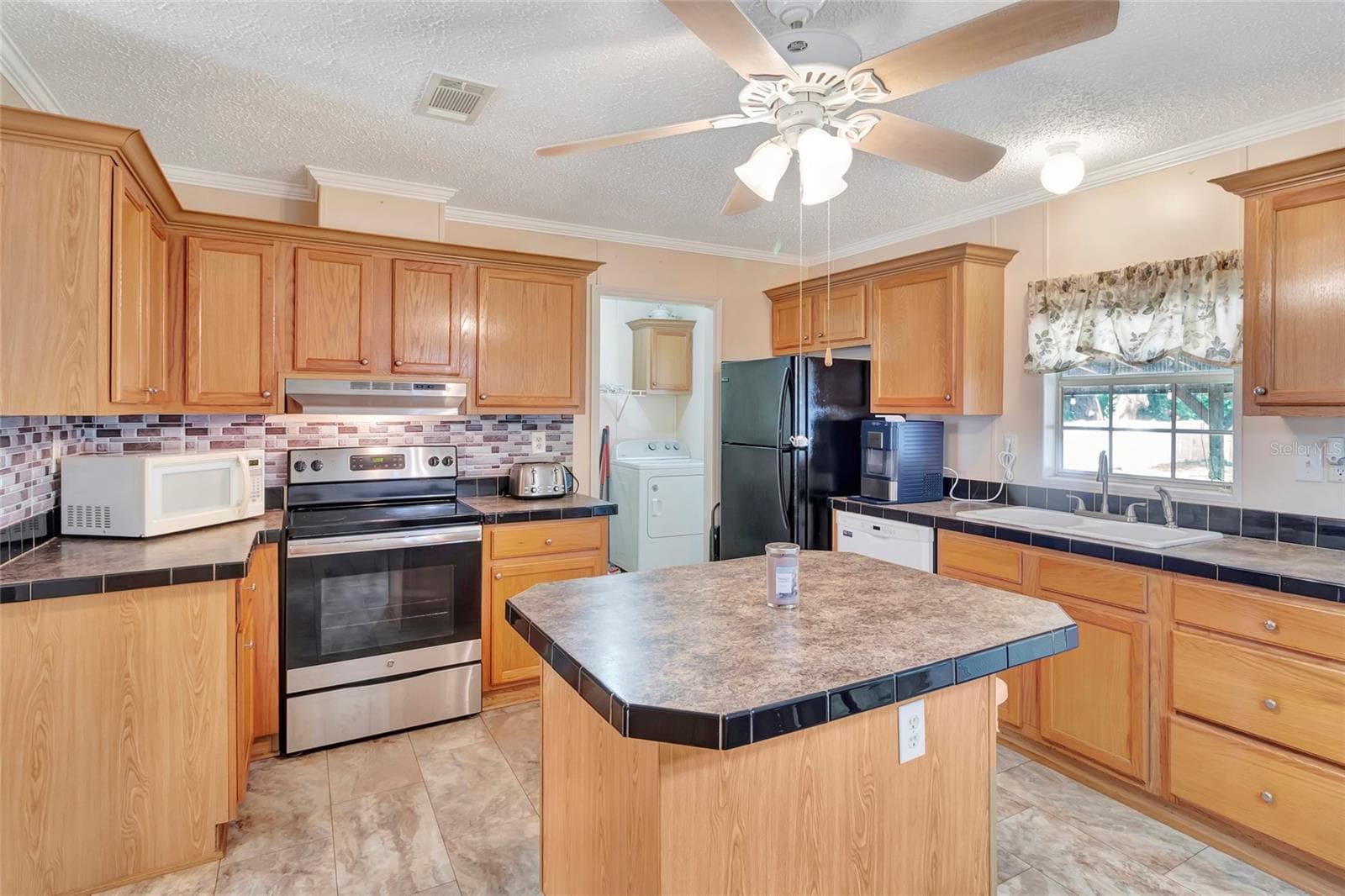 Manufactured Home at 2716 SEMINOLE TRL, LEESBURG, photo 12 of 37