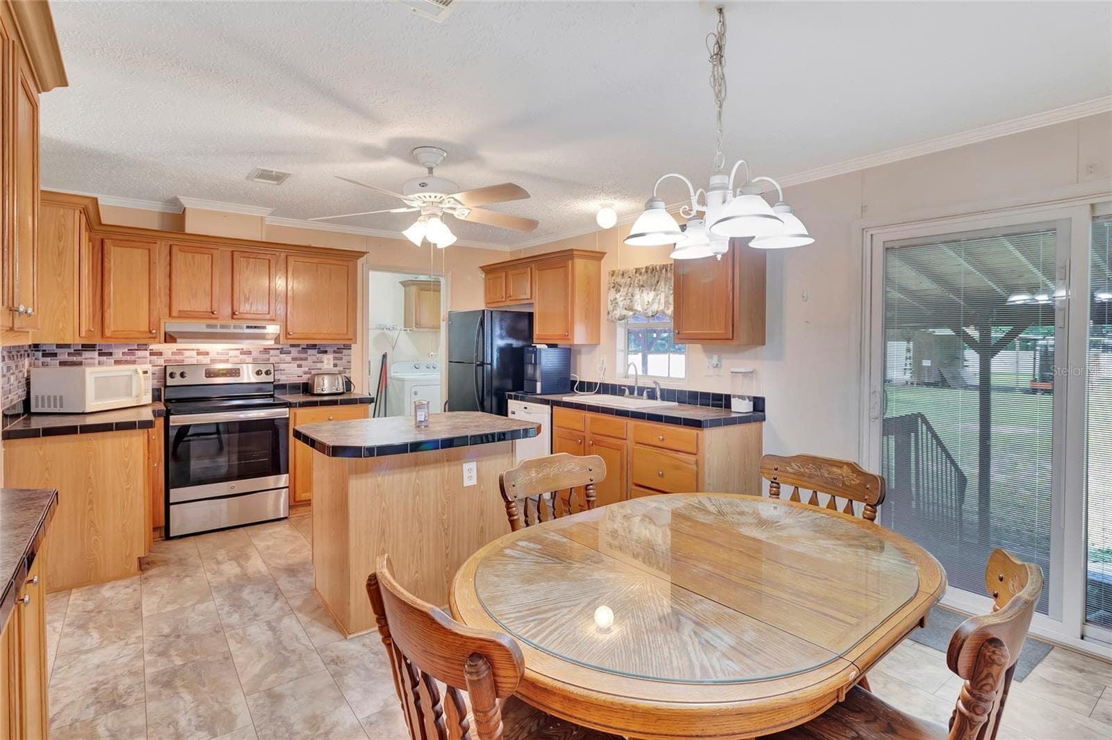 Manufactured Home at 2716 SEMINOLE TRL, LEESBURG, photo 13 of 37