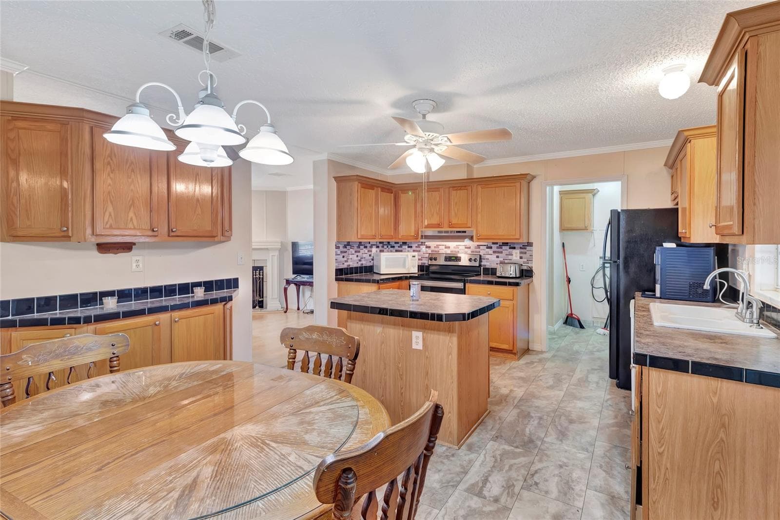 Manufactured Home at 2716 SEMINOLE TRL, LEESBURG, photo 14 of 37