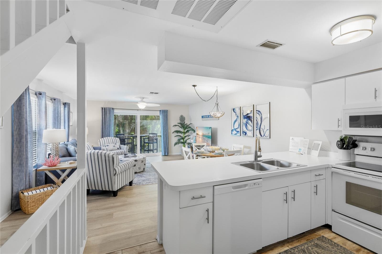 Condominium at 6250 HOLMES BLVD #24, HOLMES BEACH, photo 9 of 40