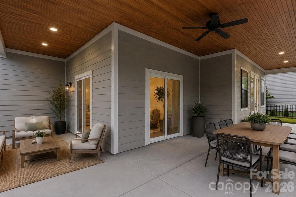 Virtually Staged - 1207 39th Avenue NE, Hickory