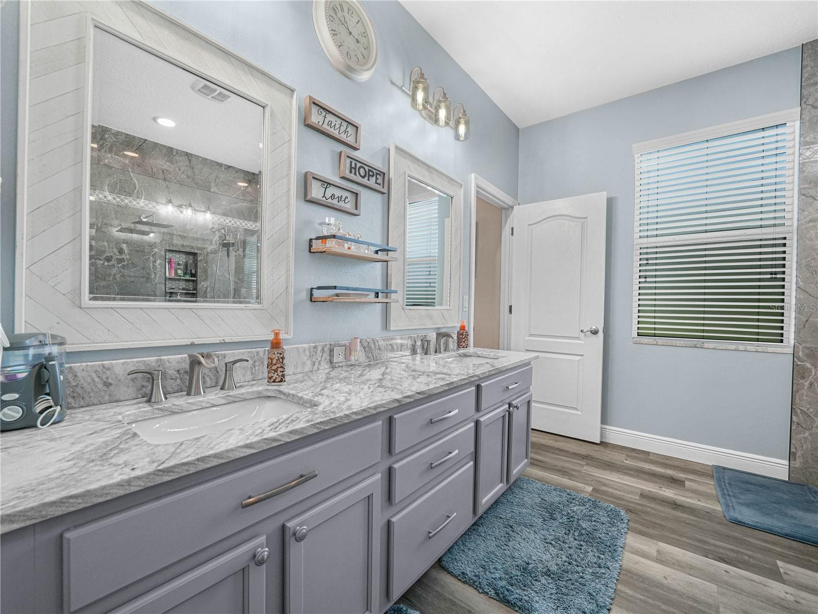 Dual Sink Vanity - 112 PECORRI CT, AUBURNDALE