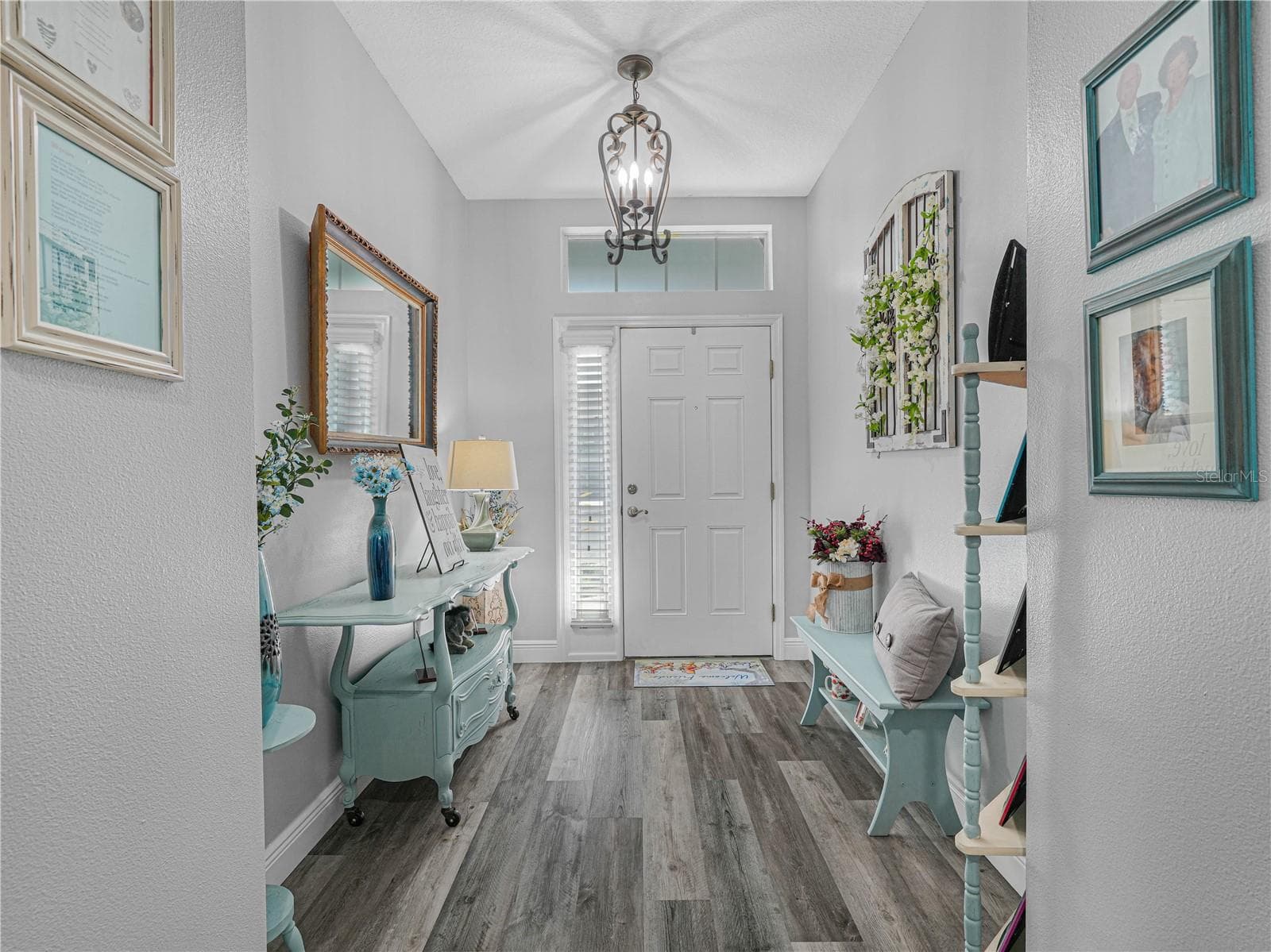 Hall looking to foyer - 112 PECORRI CT, AUBURNDALE
