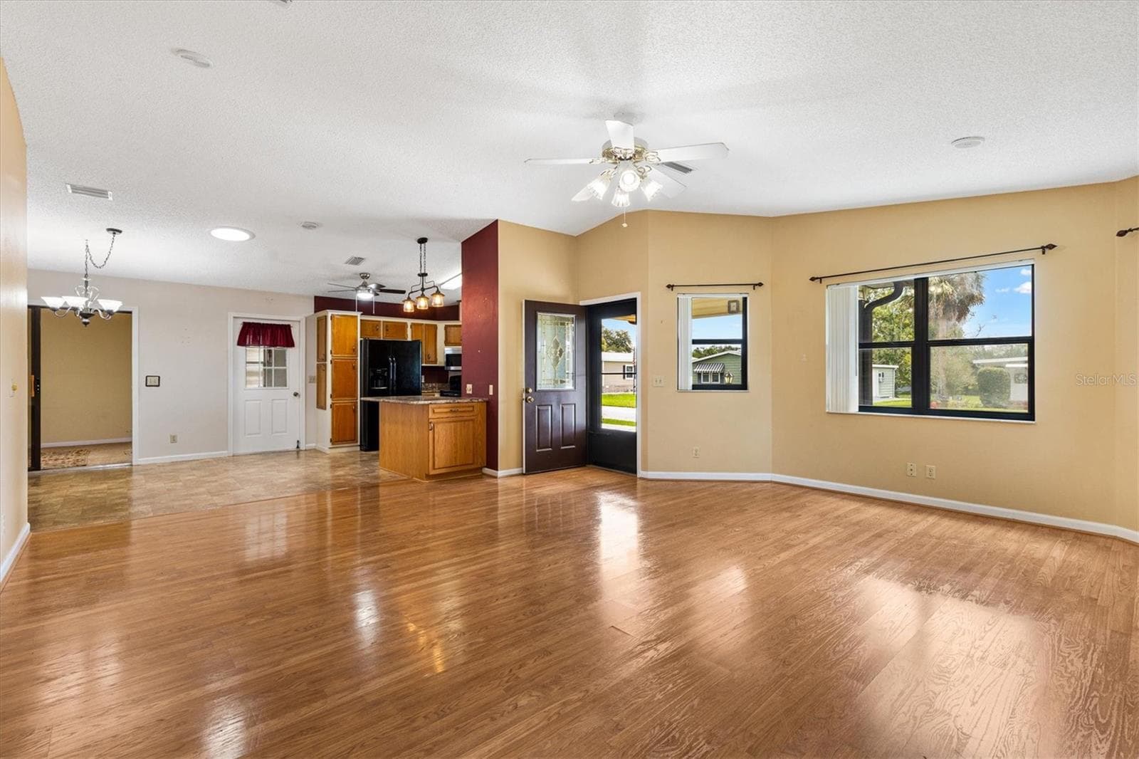 Single Family Residence at 1532 E SCHWARTZ BLVD, THE VILLAGES, photo 5 of 31