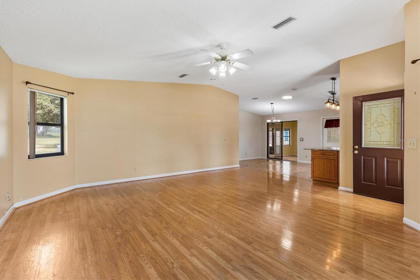 Single Family Residence at 1532 E SCHWARTZ BLVD, THE VILLAGES, photo 6 of 31