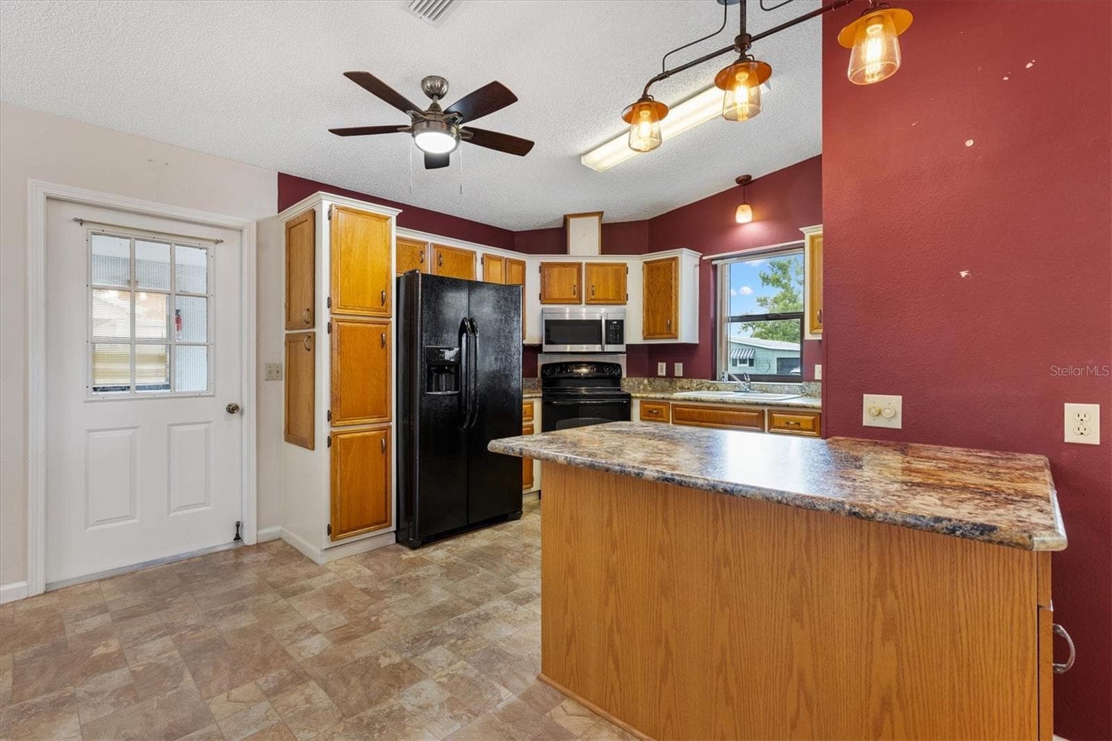 Single Family Residence at 1532 E SCHWARTZ BLVD, THE VILLAGES, photo 7 of 31