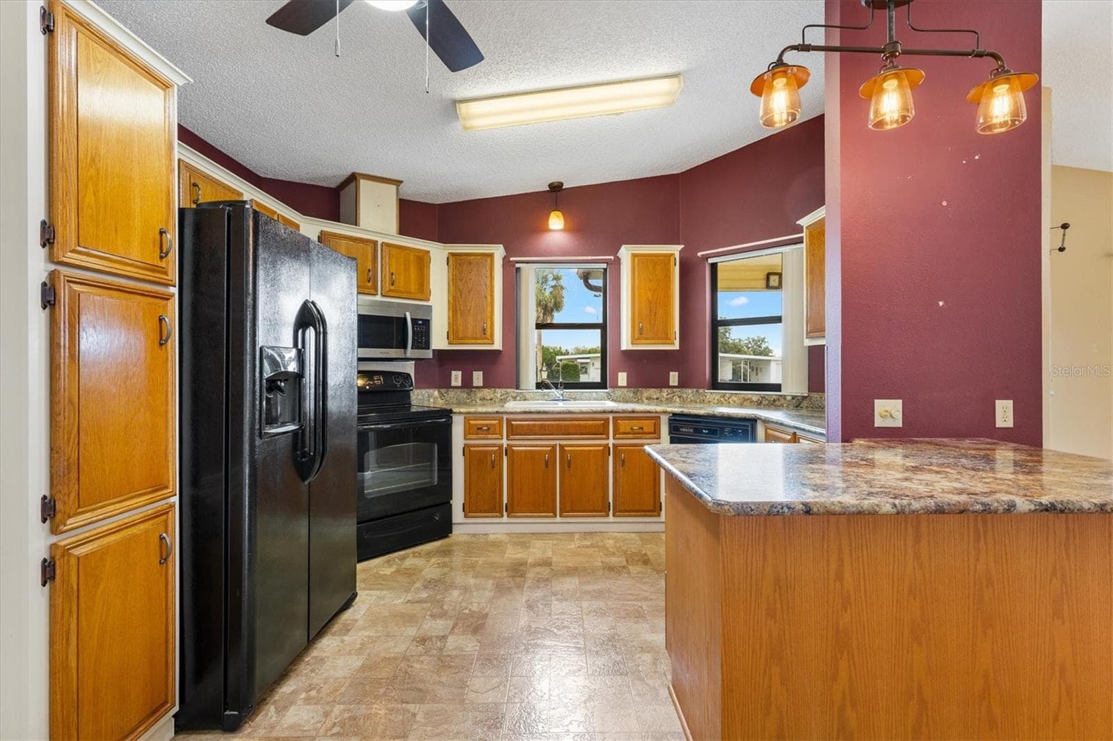 Single Family Residence at 1532 E SCHWARTZ BLVD, THE VILLAGES, photo 9 of 31