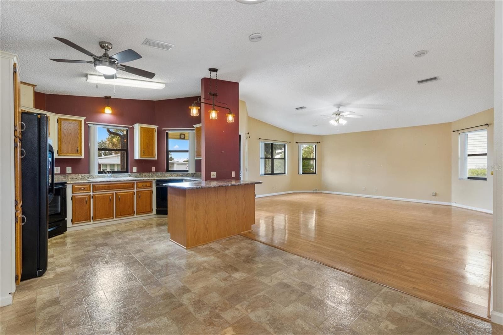 Single Family Residence at 1532 E SCHWARTZ BLVD, THE VILLAGES, photo 10 of 31