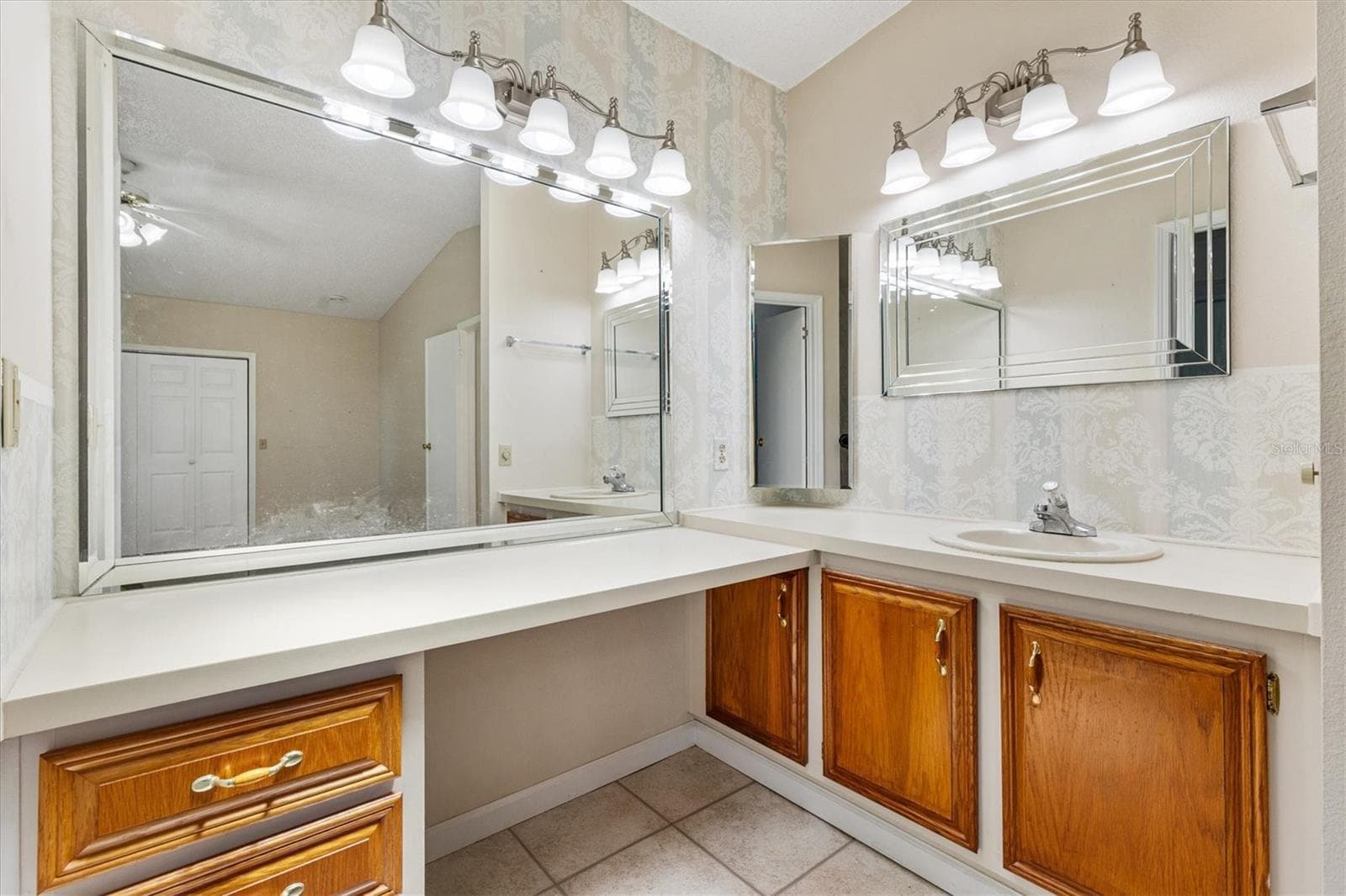 Single Family Residence at 1532 E SCHWARTZ BLVD, THE VILLAGES, photo 15 of 31