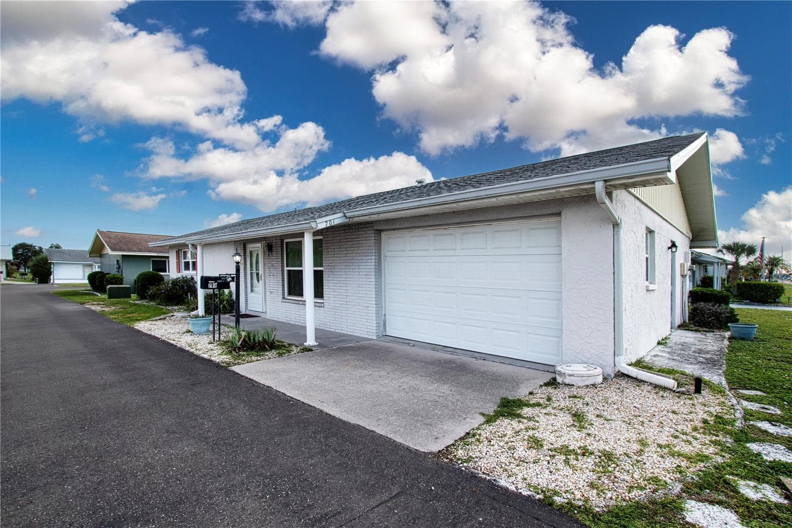 1 Car garage - 701 READING PL, SUN CITY CENTER