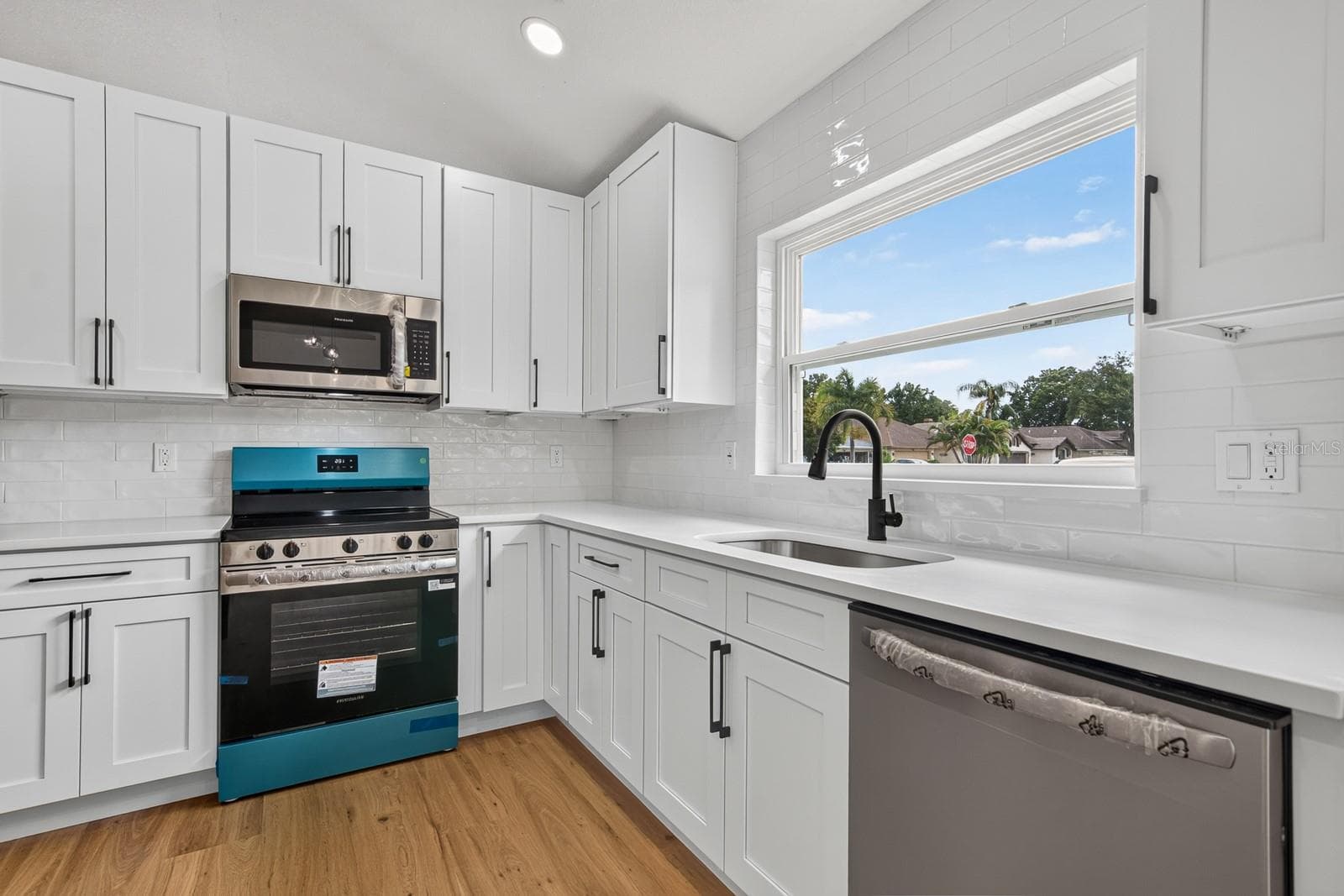 Single Family Residence at 7737 MARBELLA CREEK AVE, TAMPA, photo 7 of 22