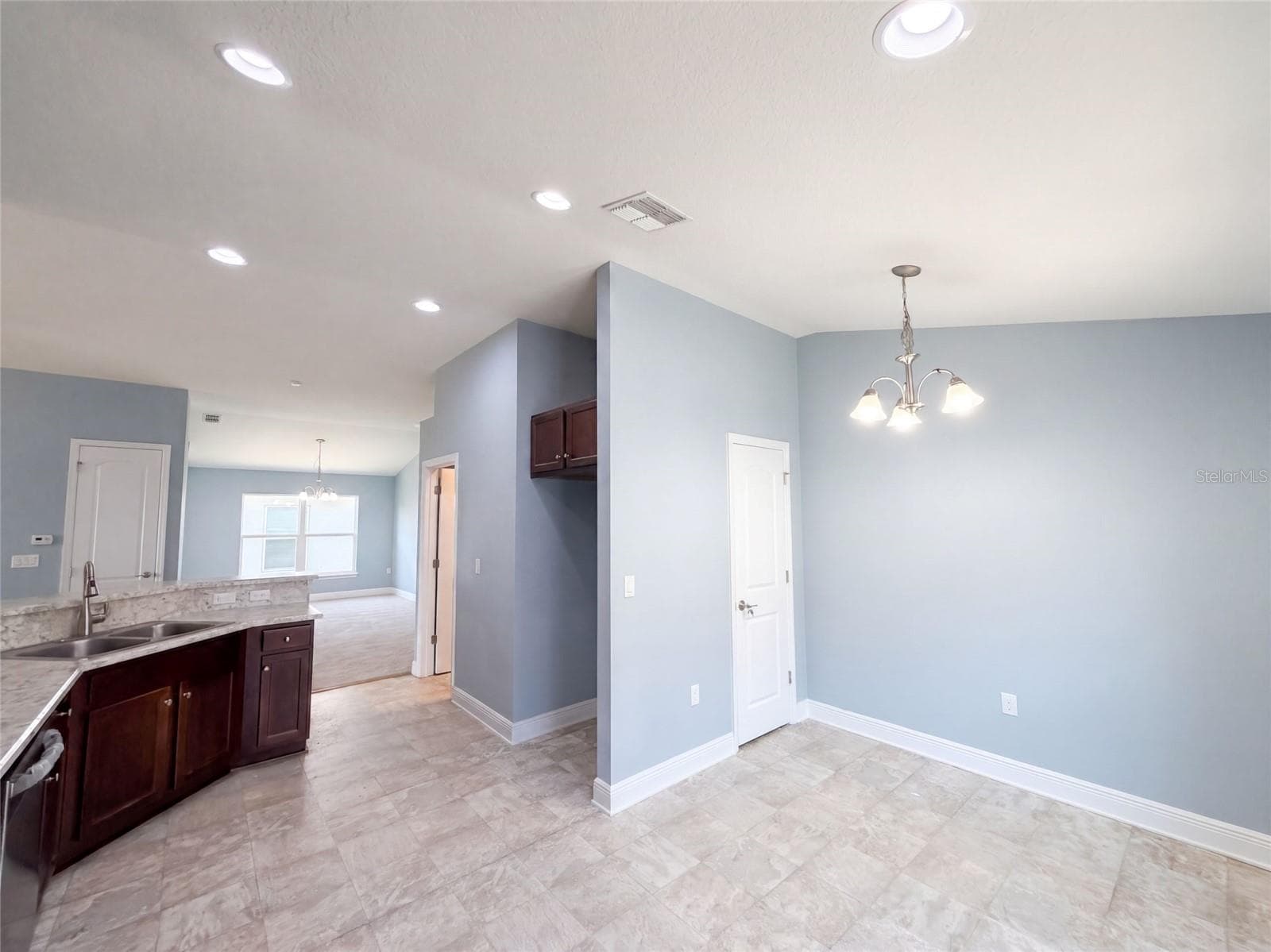 Single Family Residence at 1229 LONGVILLE CIR, TAVARES, photo 9 of 25