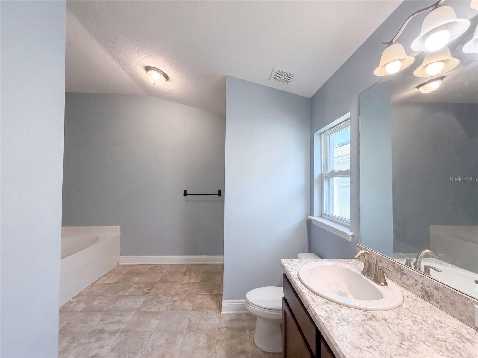 Single Family Residence at 1229 LONGVILLE CIR, TAVARES, photo 14 of 25