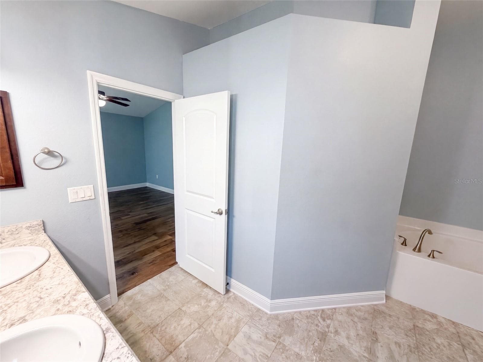 Single Family Residence at 1229 LONGVILLE CIR, TAVARES, photo 15 of 25