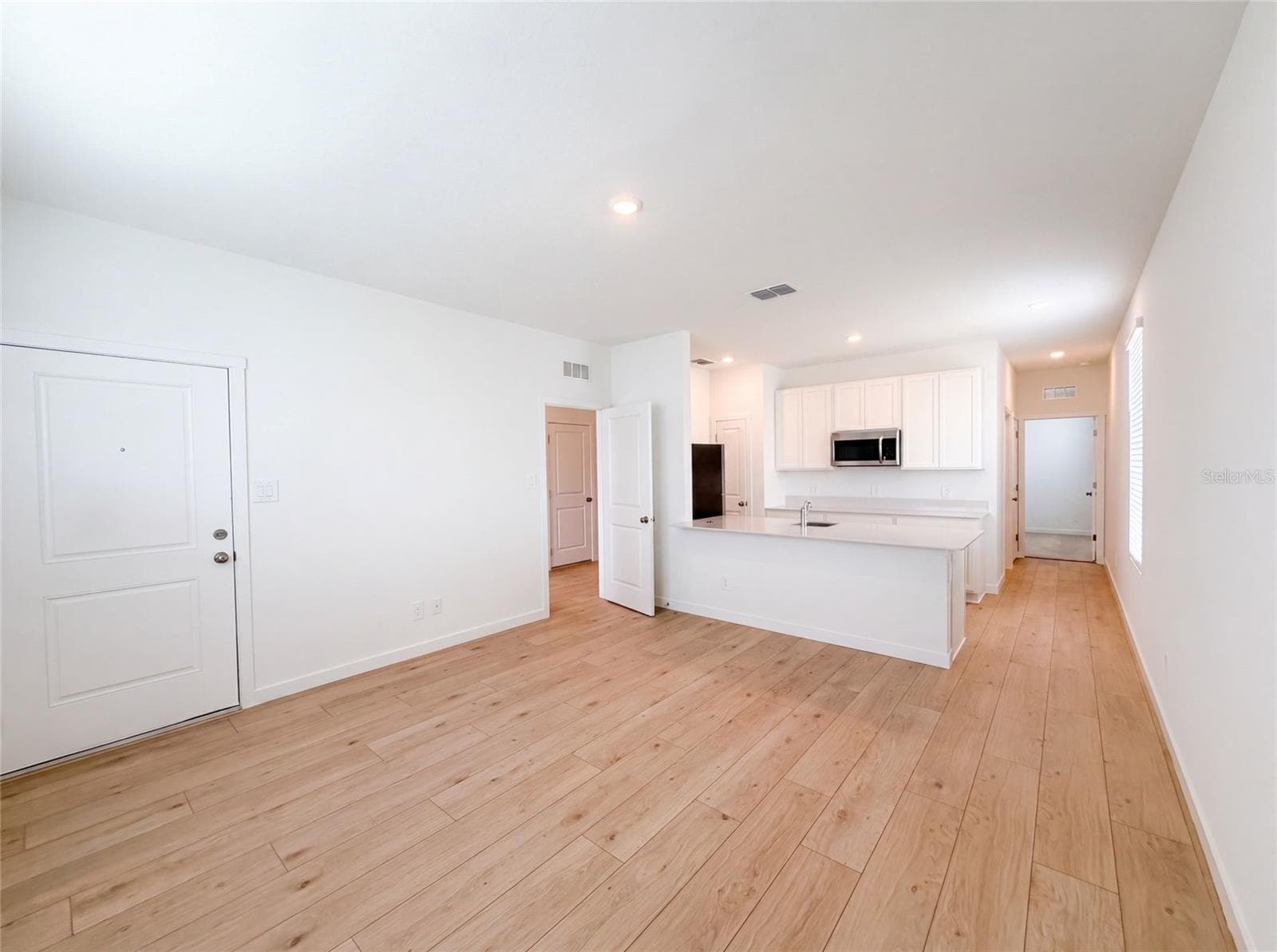 Single Family Residence at 347 PUMA LOOP, GROVELAND, photo 8 of 18