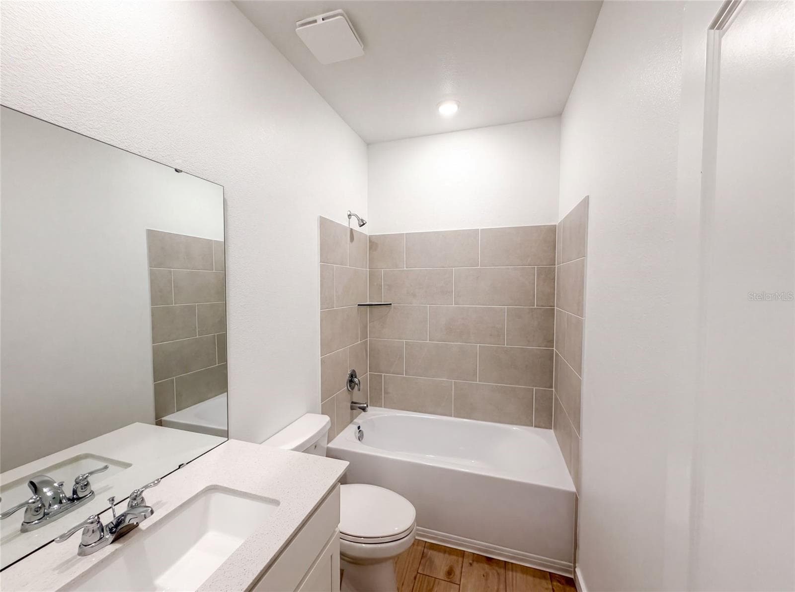 Single Family Residence at 347 PUMA LOOP, GROVELAND, photo 15 of 18