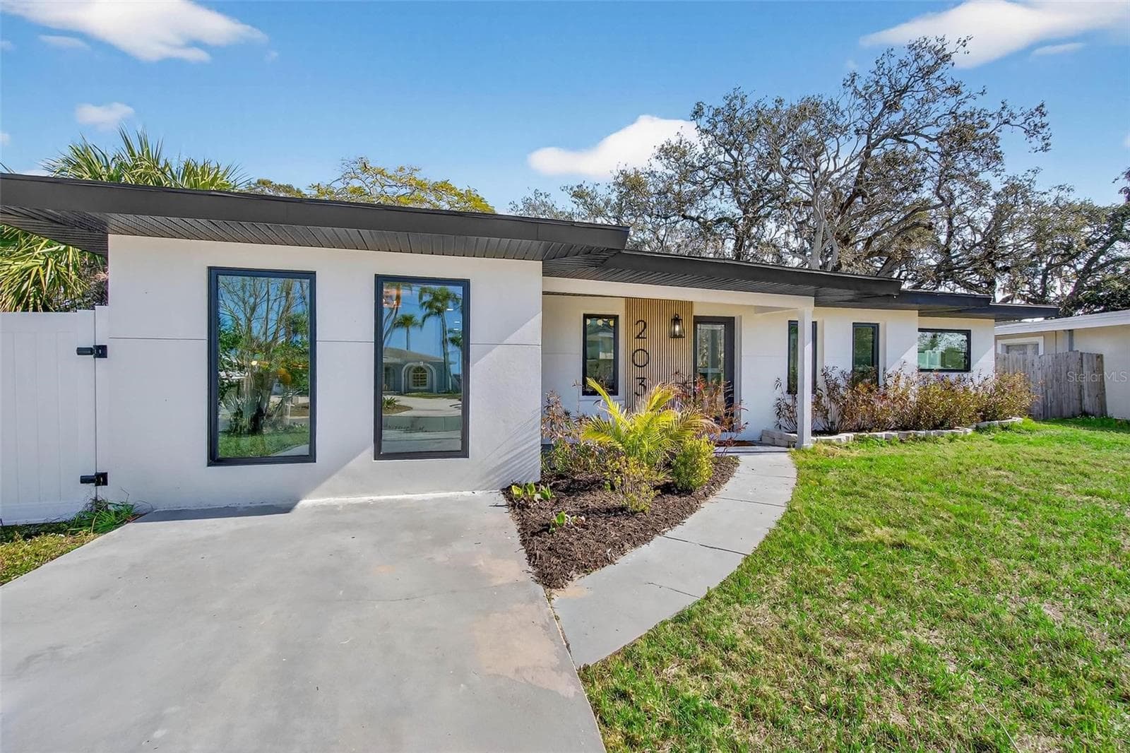 Single Family Residence at 203 DRIFTWOOD DR W, PALM HARBOR, photo 2 of 42