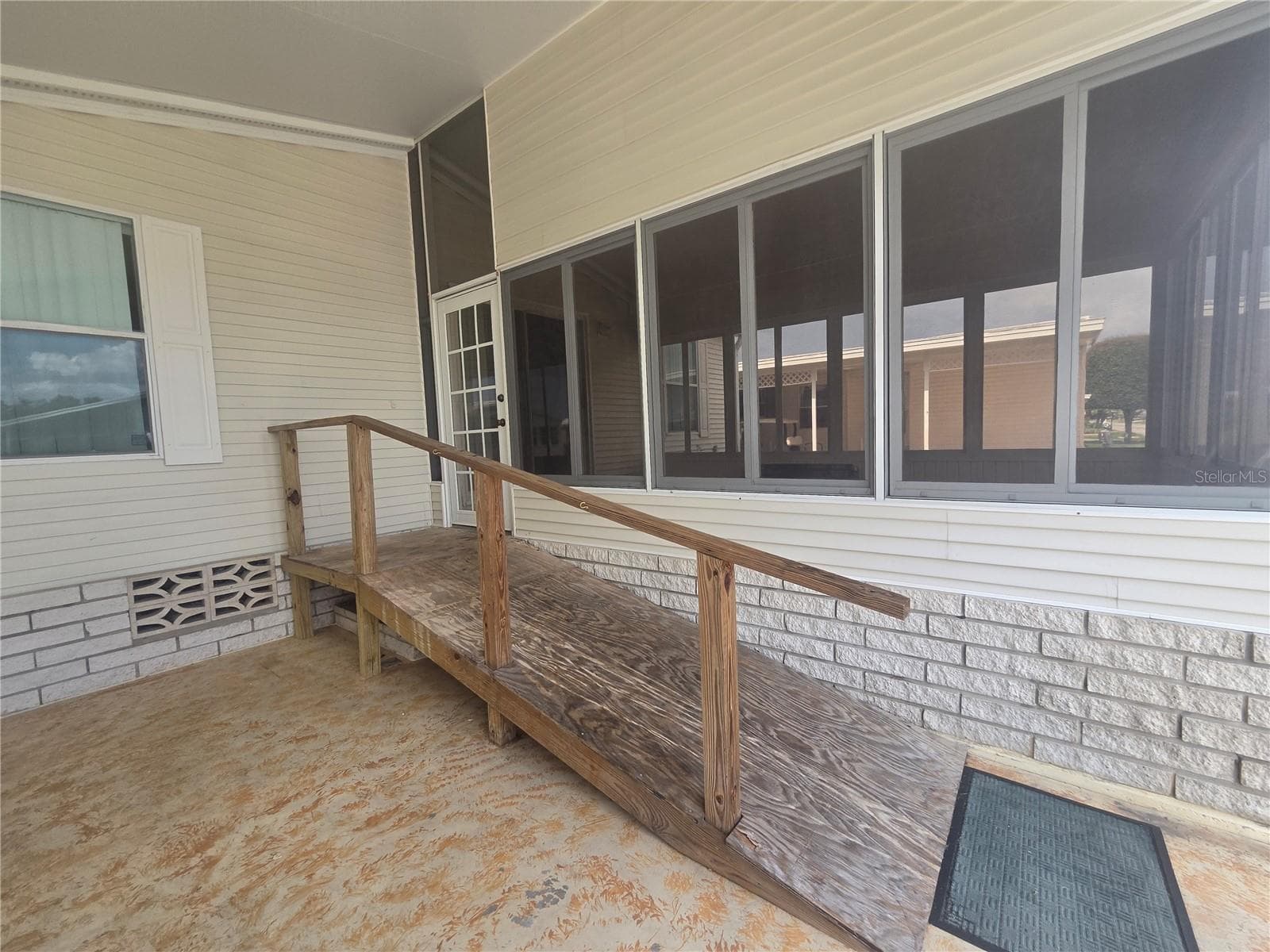 Entrance has removable ramp - 213 YORK COTTAGE DR, HAINES CITY