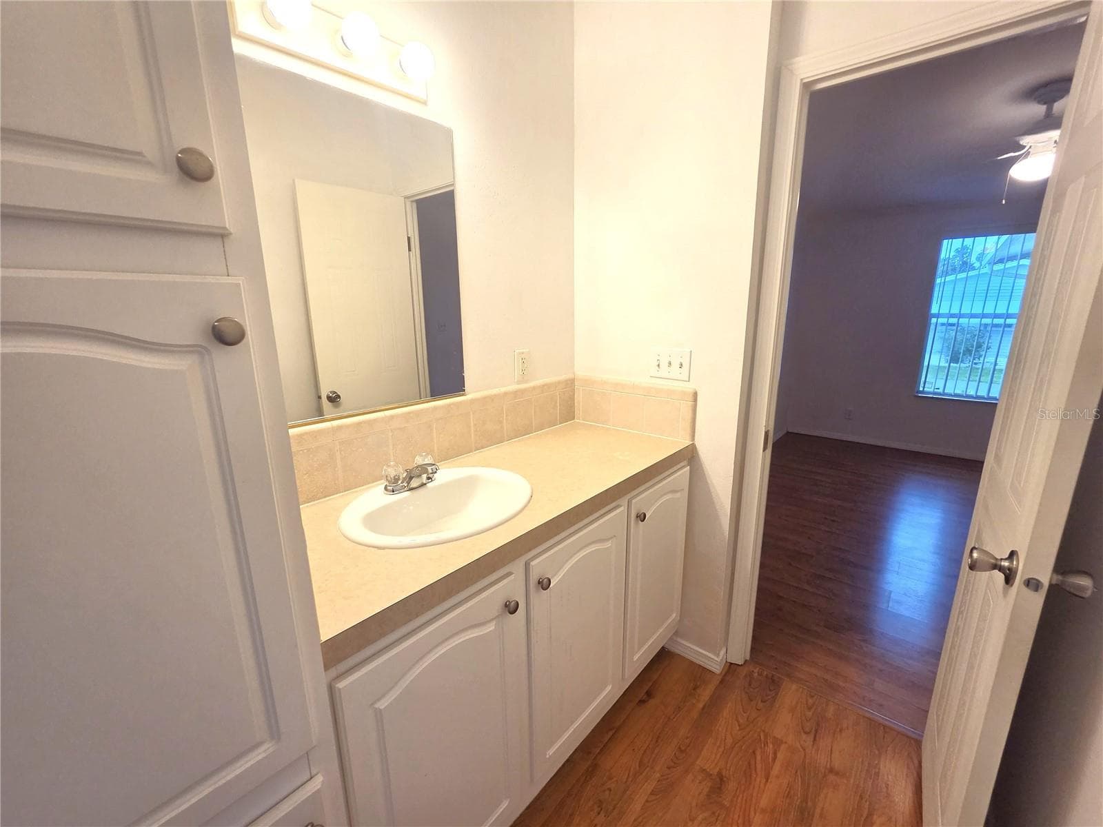 ensuite bath - 213 YORK COTTAGE DR, HAINES CITY