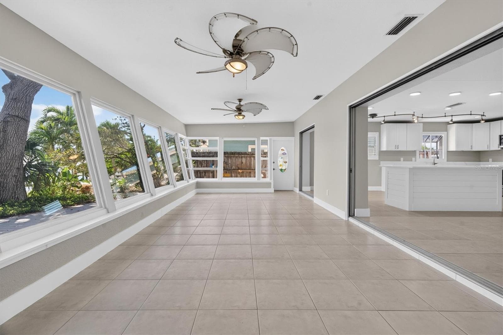 Single Family Residence at 541 LILLIAN DR, MADEIRA BEACH, photo 24 of 61