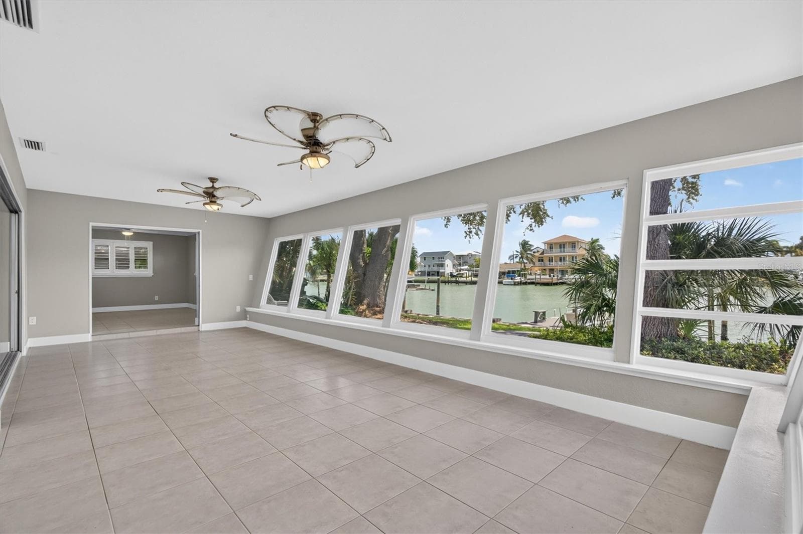 Single Family Residence at 541 LILLIAN DR, MADEIRA BEACH, photo 25 of 61