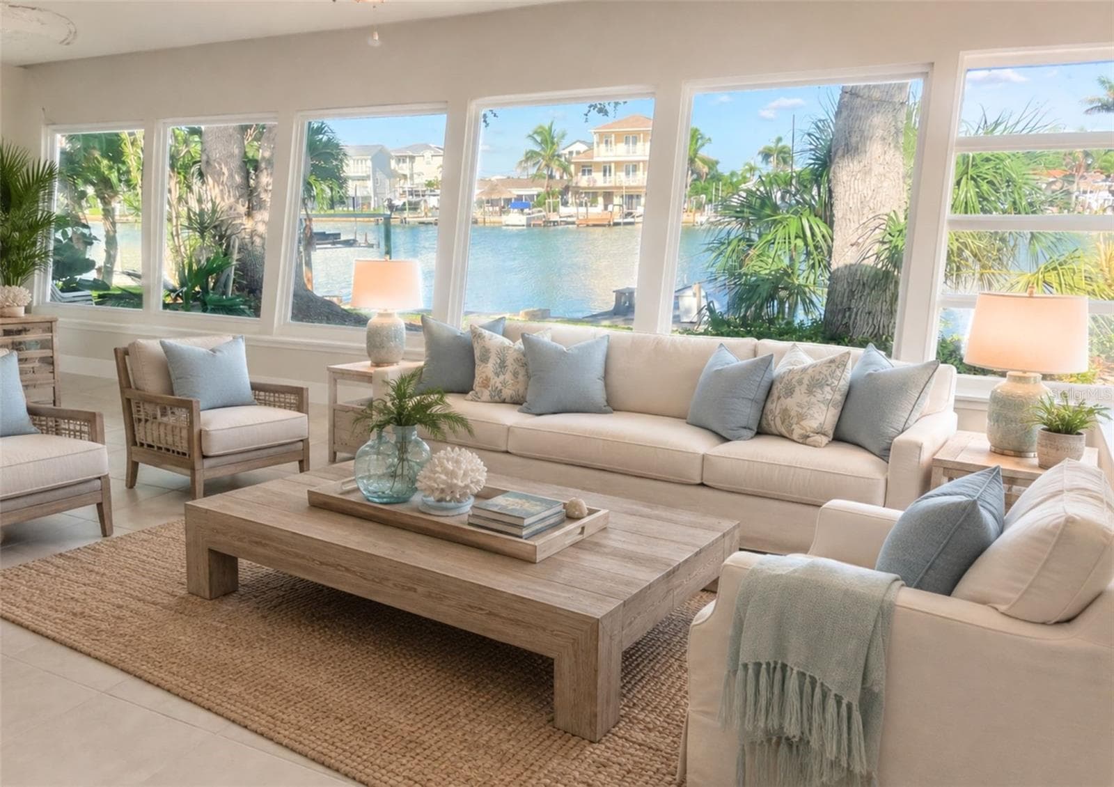 Virtualy staged - 541 LILLIAN DR, MADEIRA BEACH