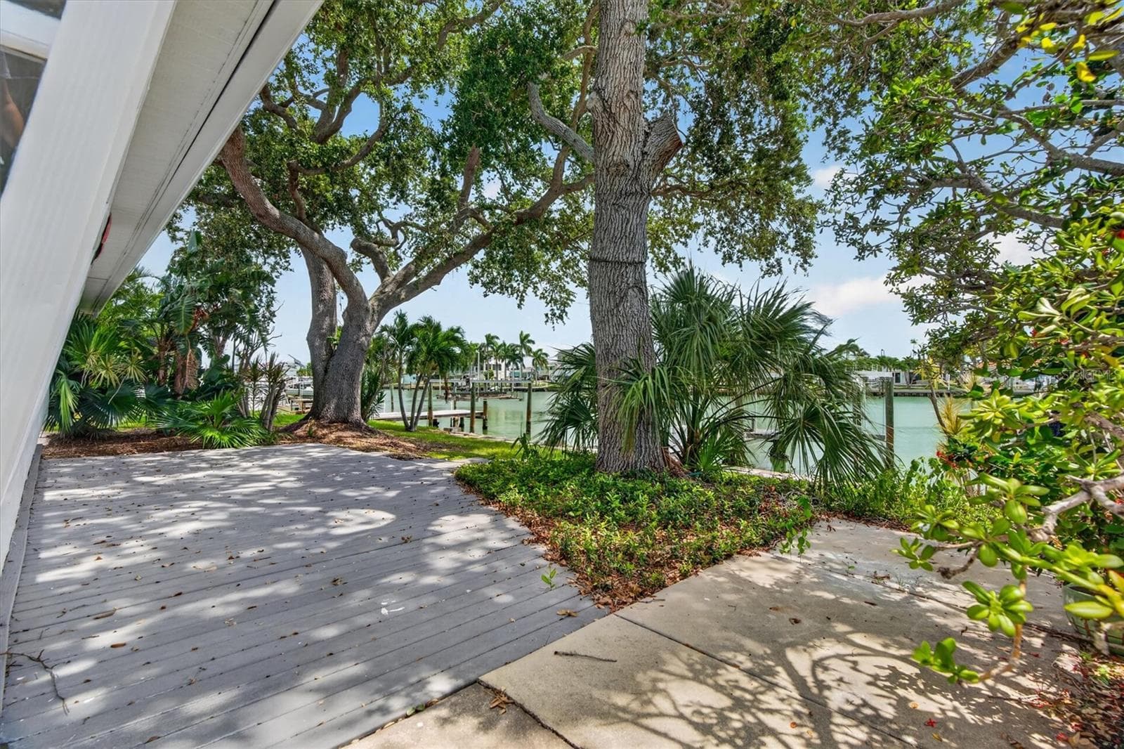 Single Family Residence at 541 LILLIAN DR, MADEIRA BEACH, photo 41 of 61