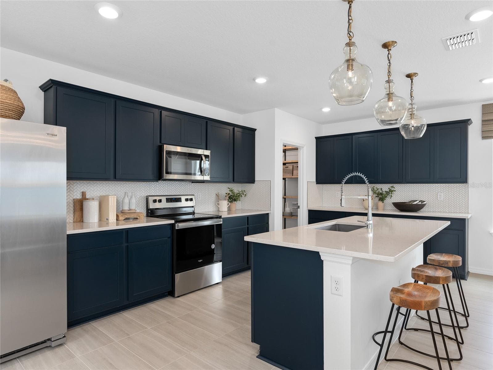 Exterior Design. Artistic rendering for this new construction home. Pictures are for illustrative purposes only. Elevations, colors and options may vary. - 10734 LEAFY LAUREL STREET, ORLANDO