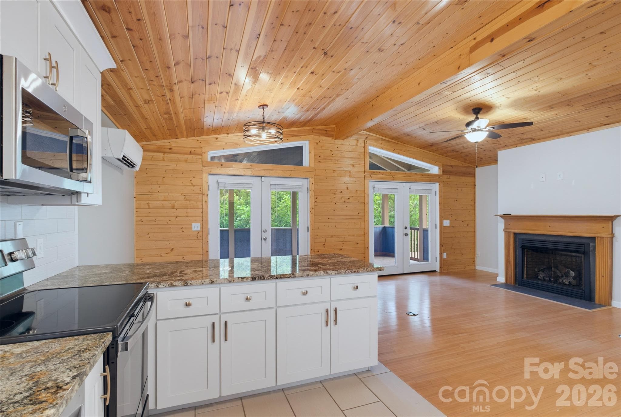 Single Family Residence at Sylva, photo 11 of 76