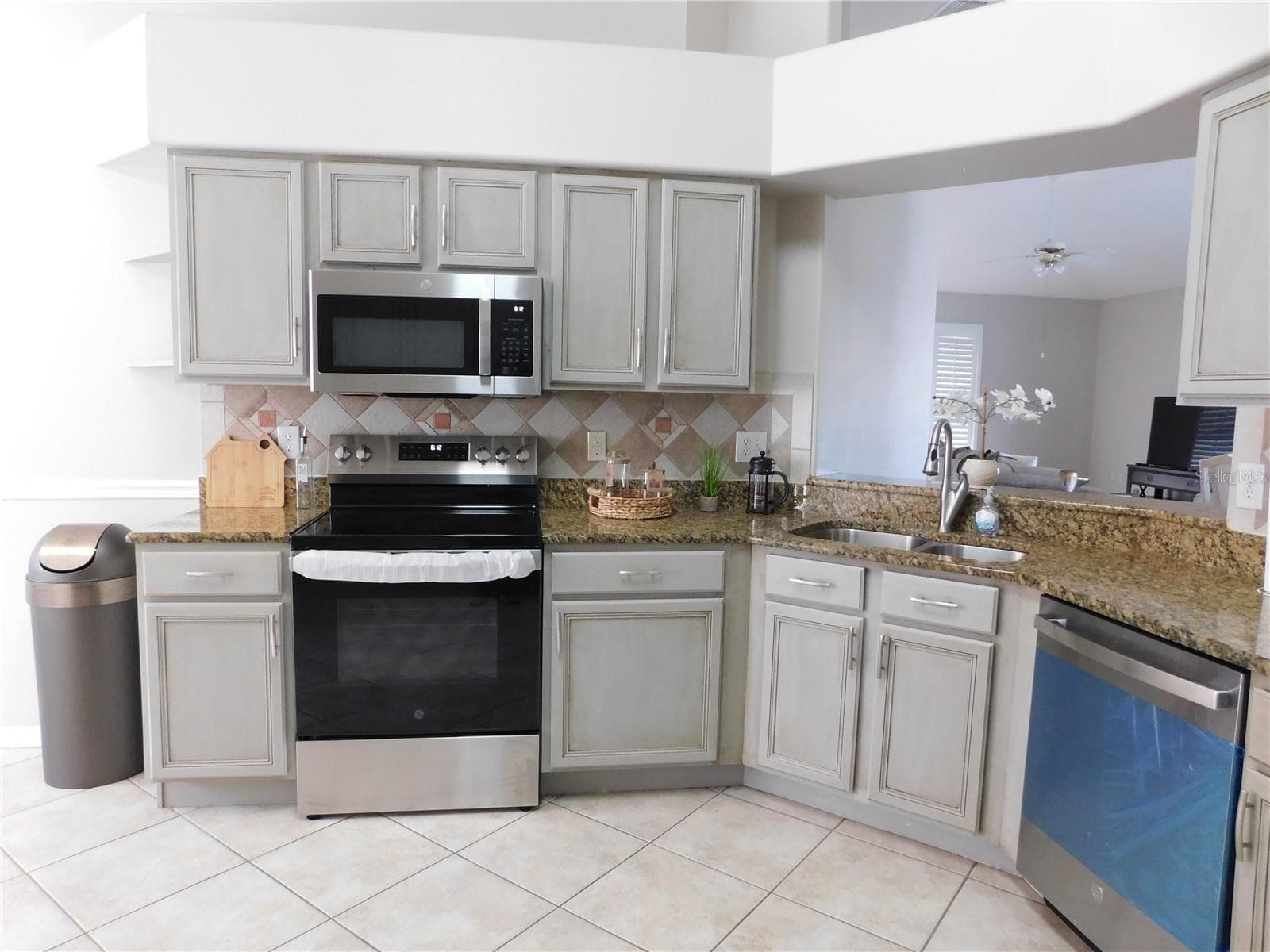 Brand New GE Stainless Steel Range, Microwave and Dishwasher - Never used. - 30600 NICKERSON LOOP, WESLEY CHAPEL