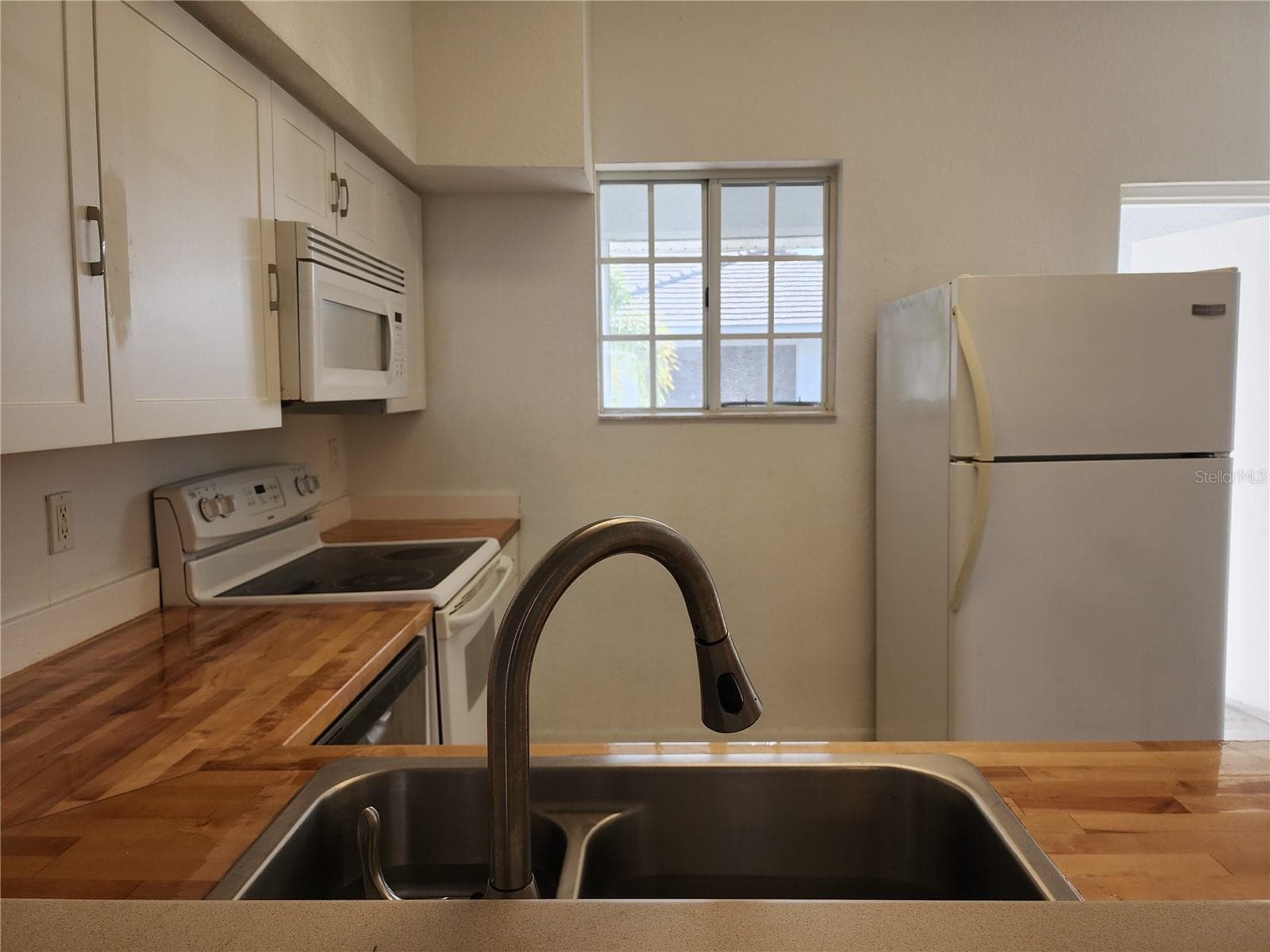 Condominium at 8416 BERNWOOD COVE LOOP #1612, FORT MYERS, photo 6 of 22