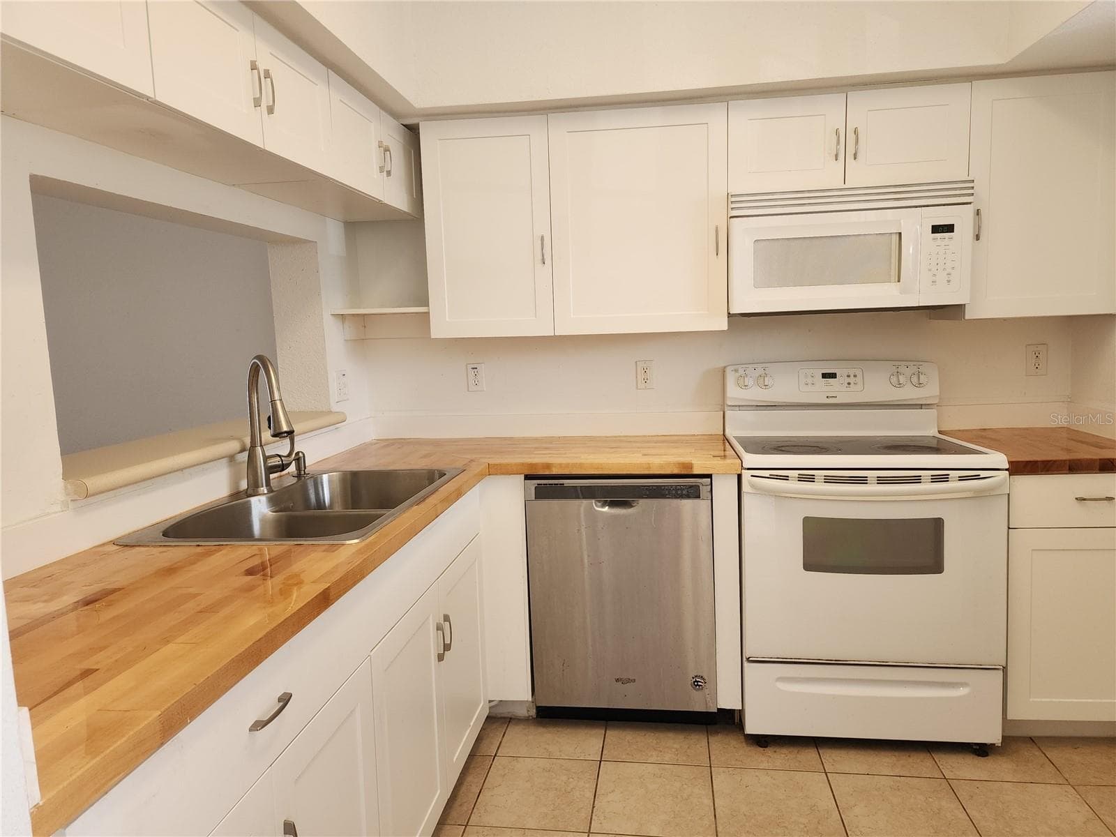 Condominium at 8416 BERNWOOD COVE LOOP #1612, FORT MYERS, photo 7 of 22
