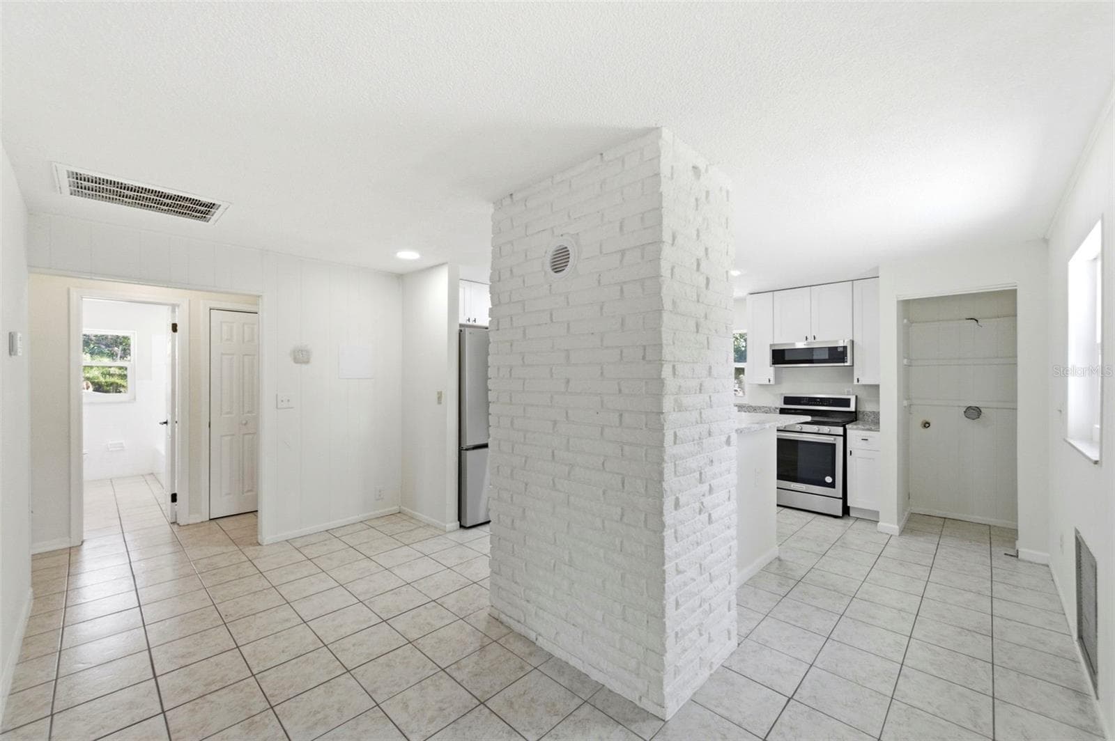 Triplex at 5136 68TH ST N, ST PETERSBURG, photo 12 of 47