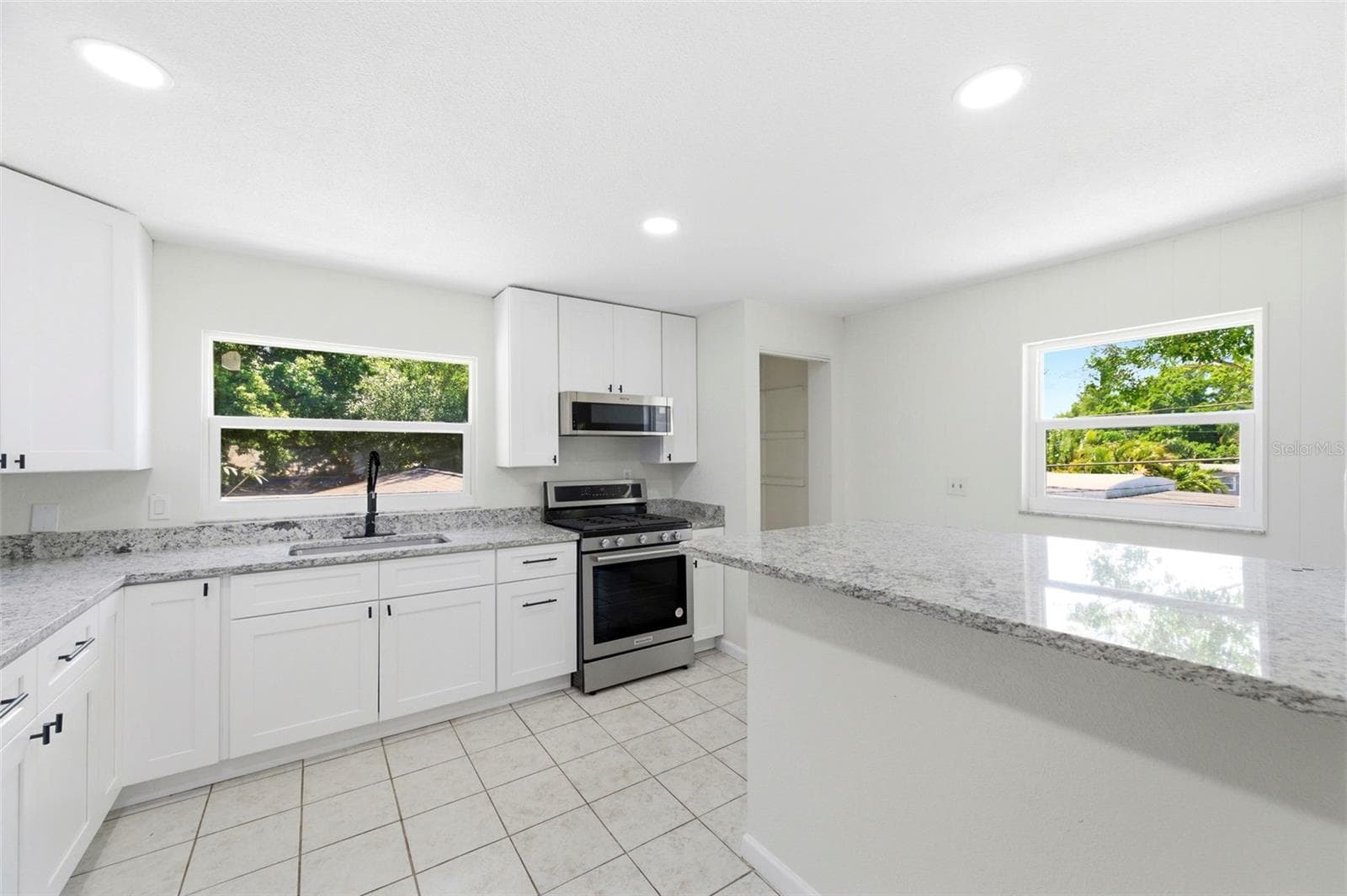 Triplex at 5136 68TH ST N, ST PETERSBURG, photo 15 of 47