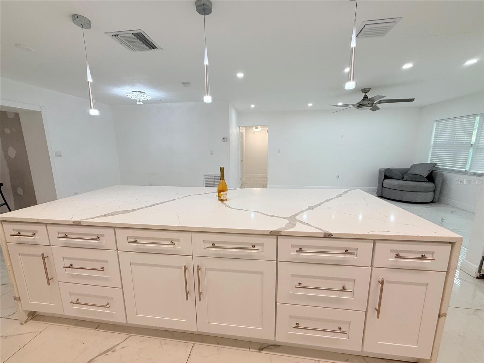 Single Family Residence at 1557 ROBINSON DR N, ST PETERSBURG, photo 6 of 45