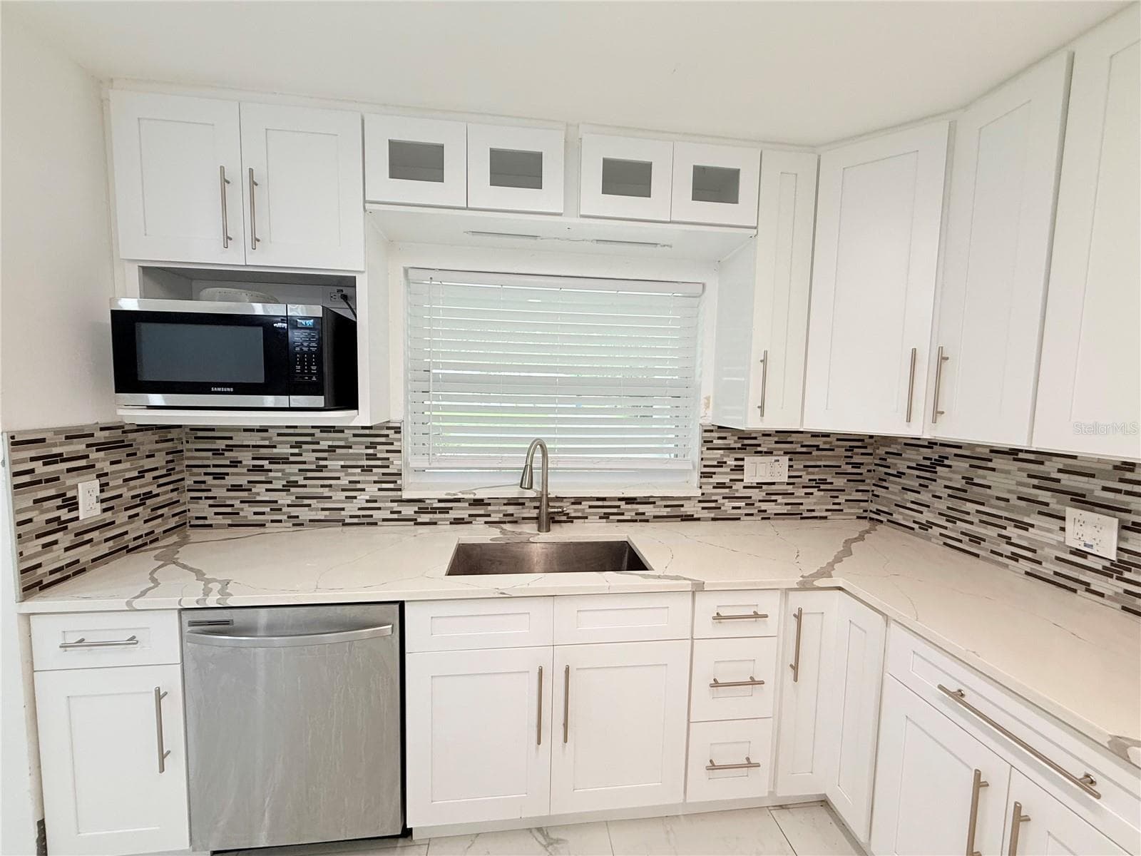 Single Family Residence at 1557 ROBINSON DR N, ST PETERSBURG, photo 8 of 45