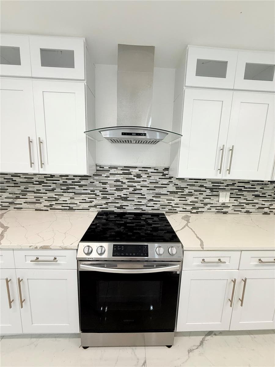 Single Family Residence at 1557 ROBINSON DR N, ST PETERSBURG, photo 9 of 45