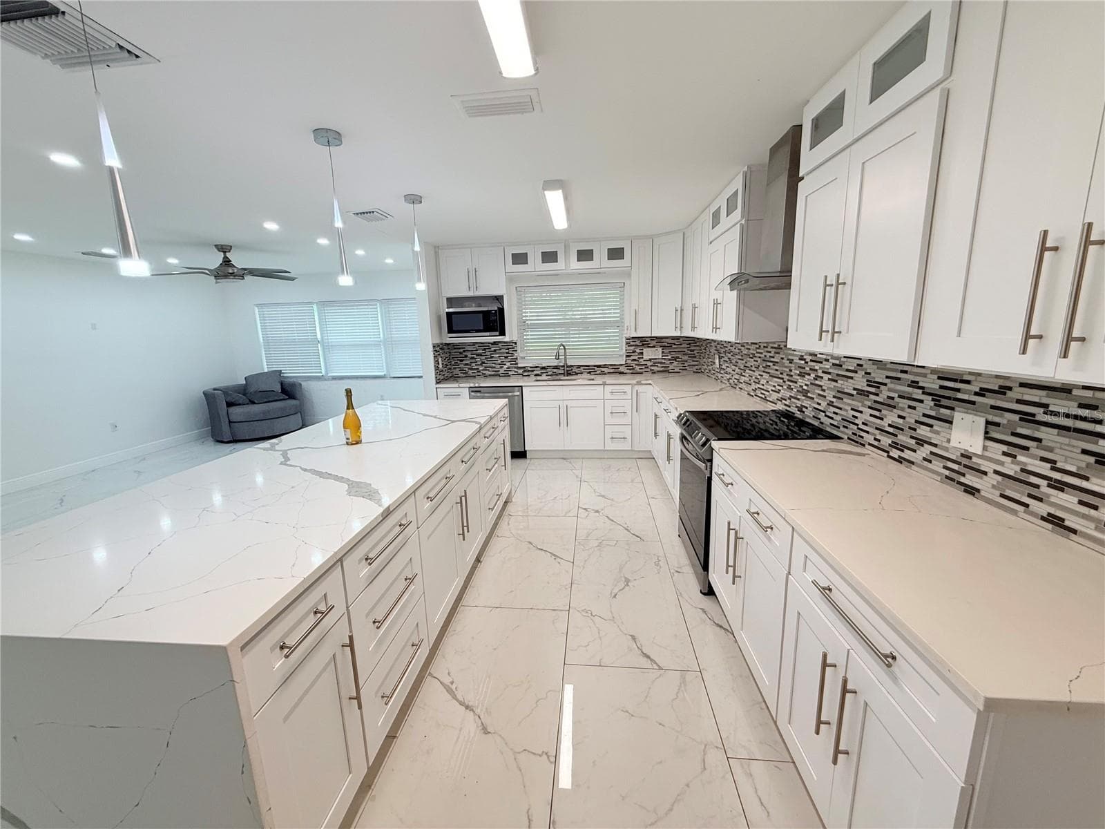 Single Family Residence at 1557 ROBINSON DR N, ST PETERSBURG, photo 10 of 45