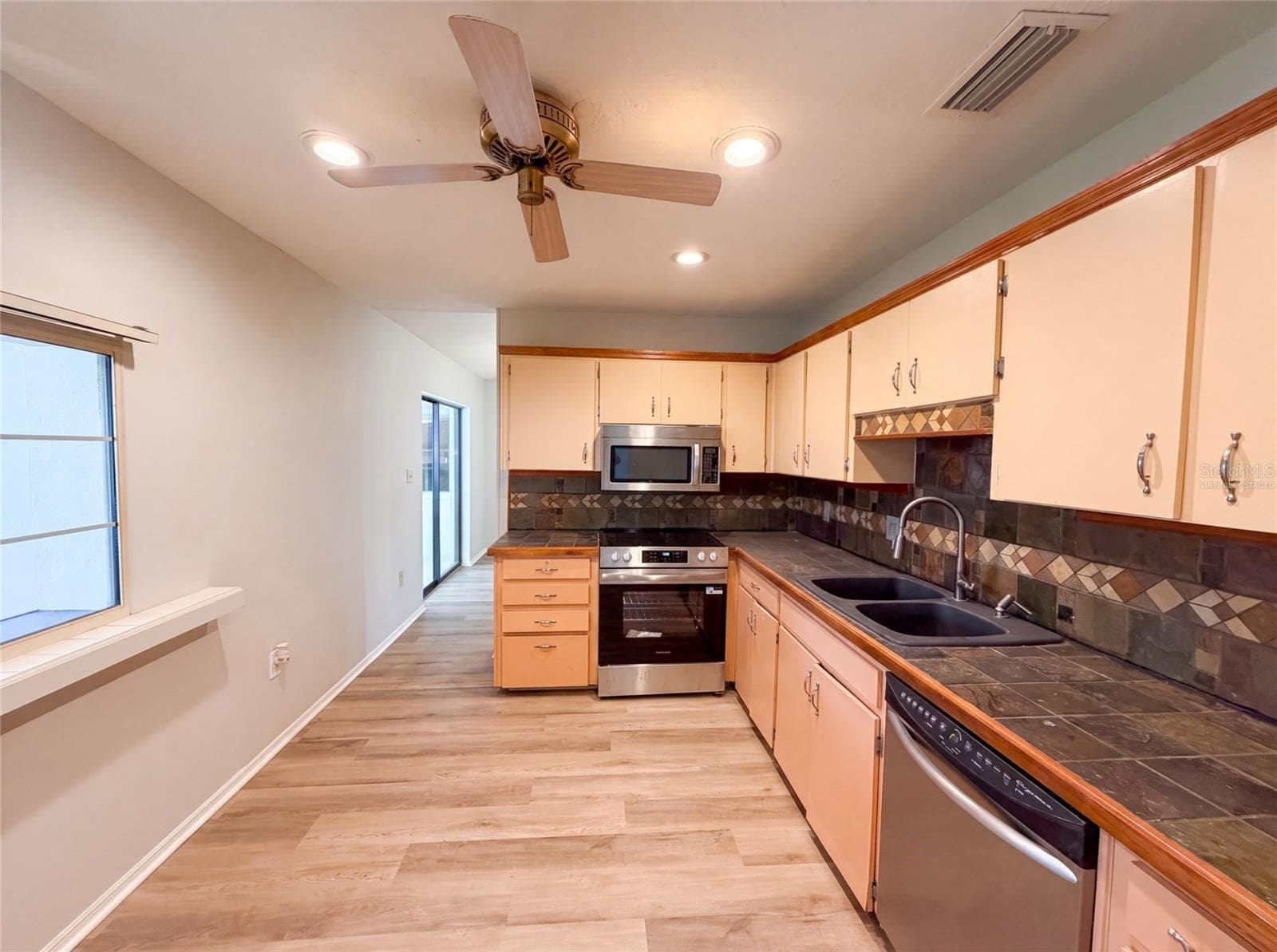 Virtually Staged - 466 LELAND DR, DELTONA