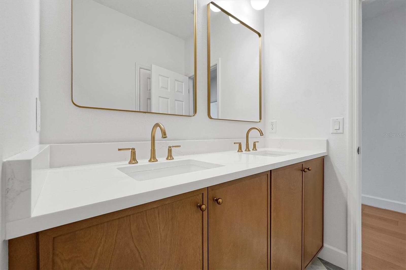 Shared bathroom - 4036 HAWS LN, ORLANDO