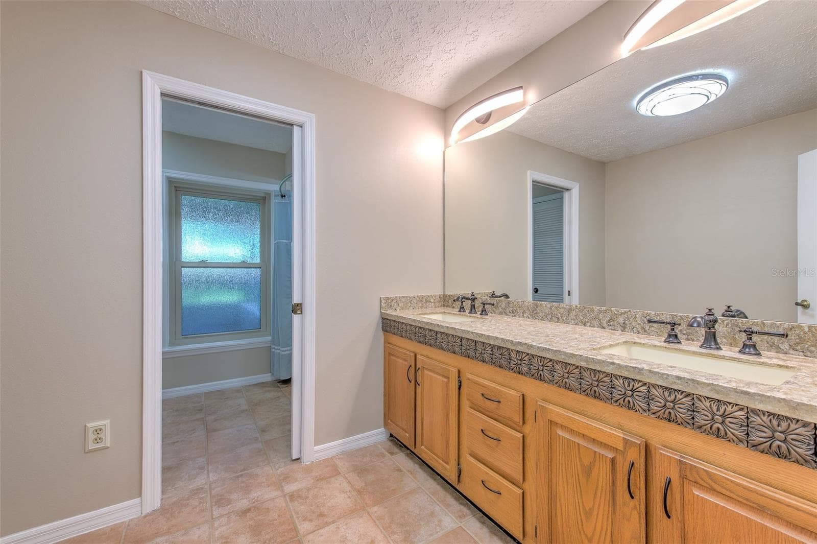 Single Family Residence at 2102 WHITLOCK PL, DOVER, photo 18 of 45