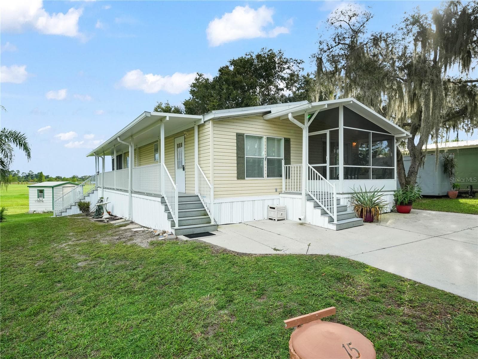 Manufactured Home at 15 PINK LADY LN, LAKE WALES, photo 4 of 44