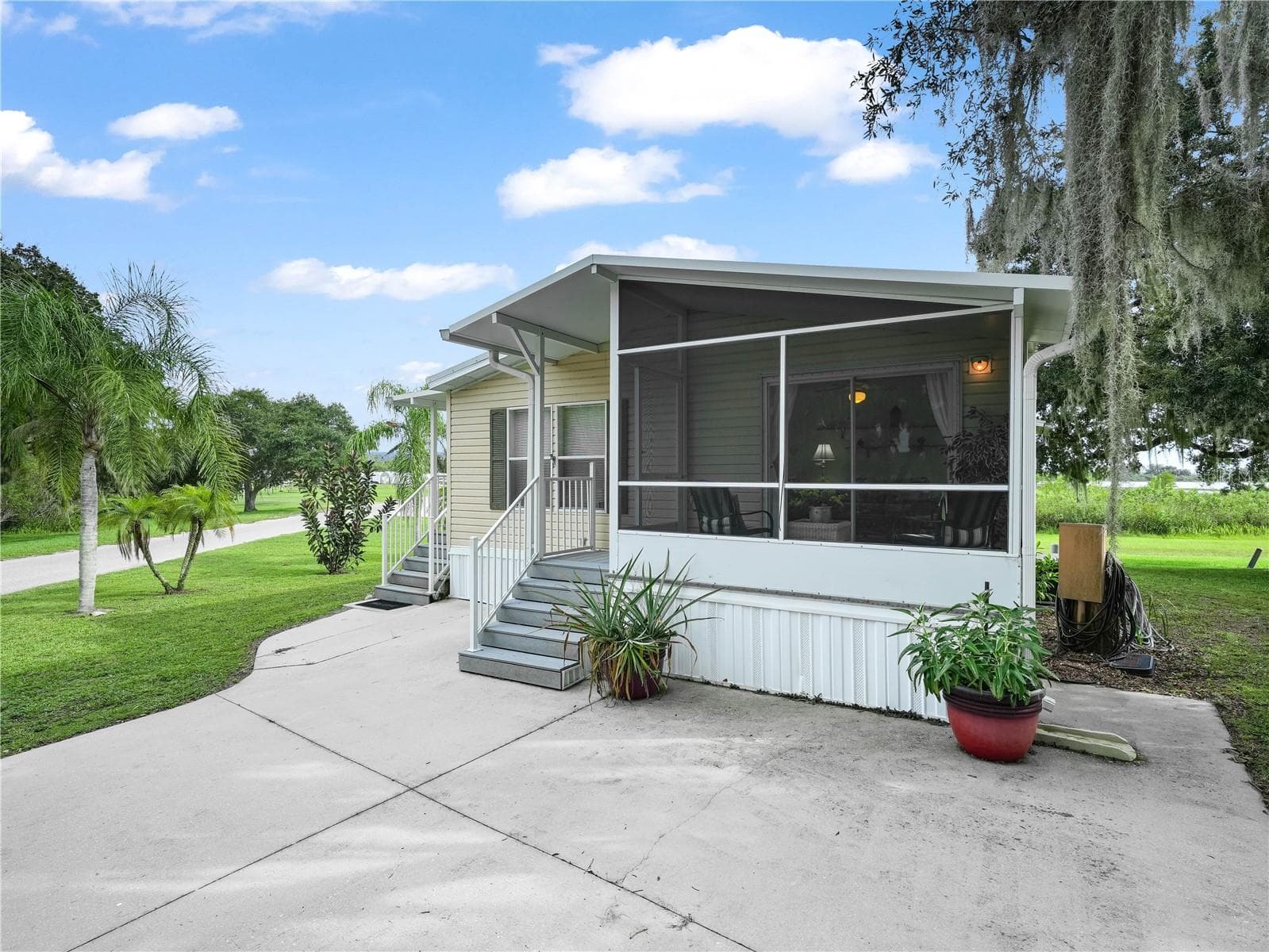 Manufactured Home at 15 PINK LADY LN, LAKE WALES, photo 6 of 44