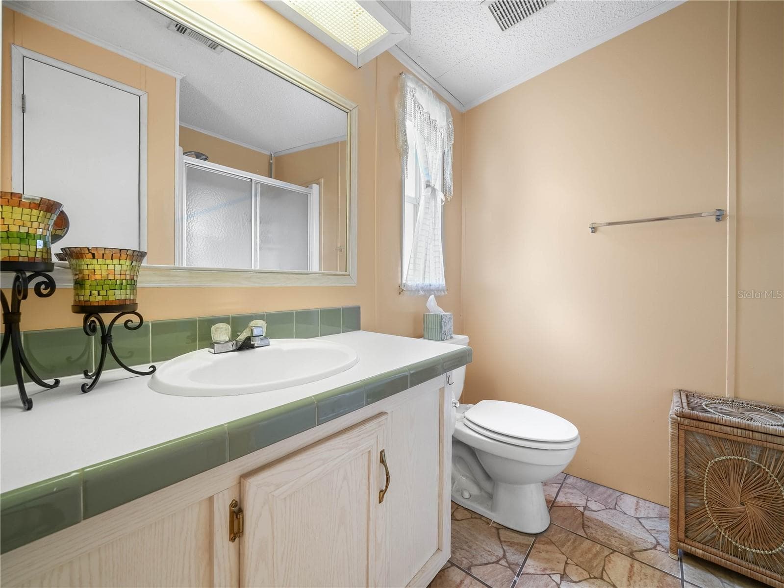 Manufactured Home at 15 PINK LADY LN, LAKE WALES, photo 17 of 44