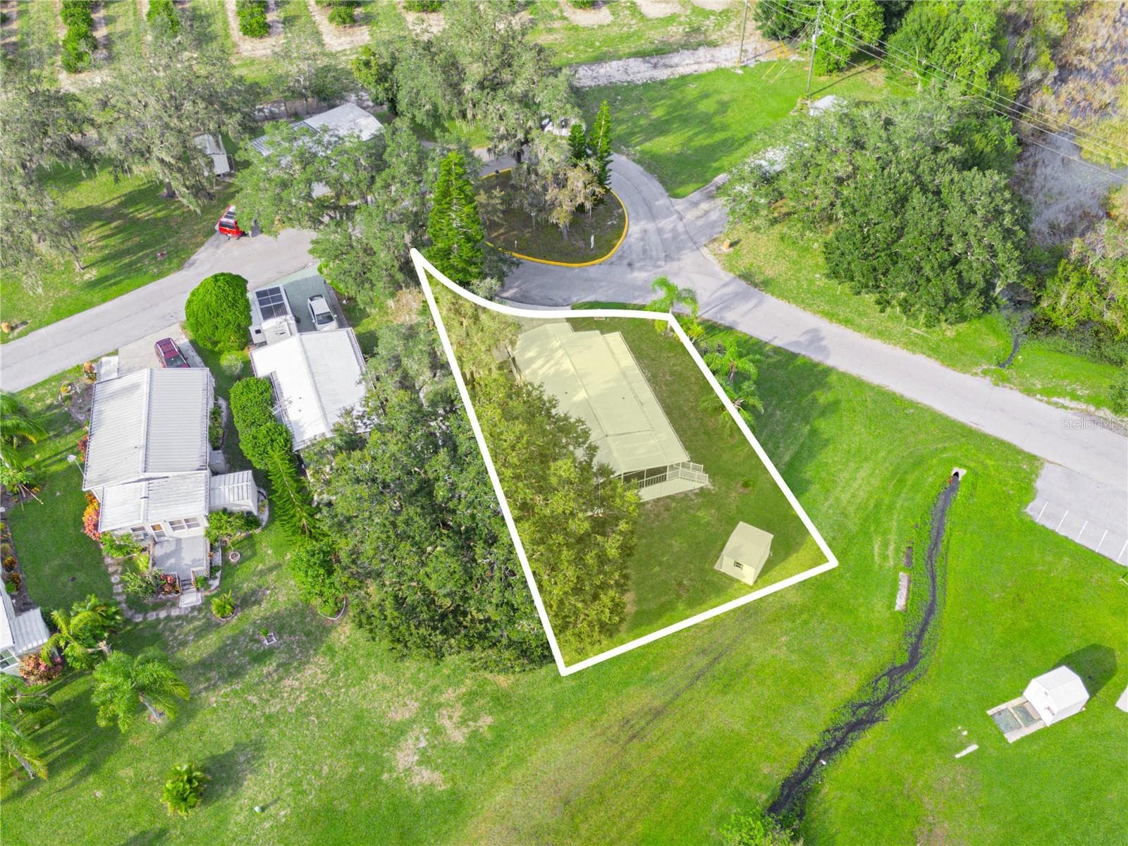 Manufactured Home at 15 PINK LADY LN, LAKE WALES, photo 33 of 44