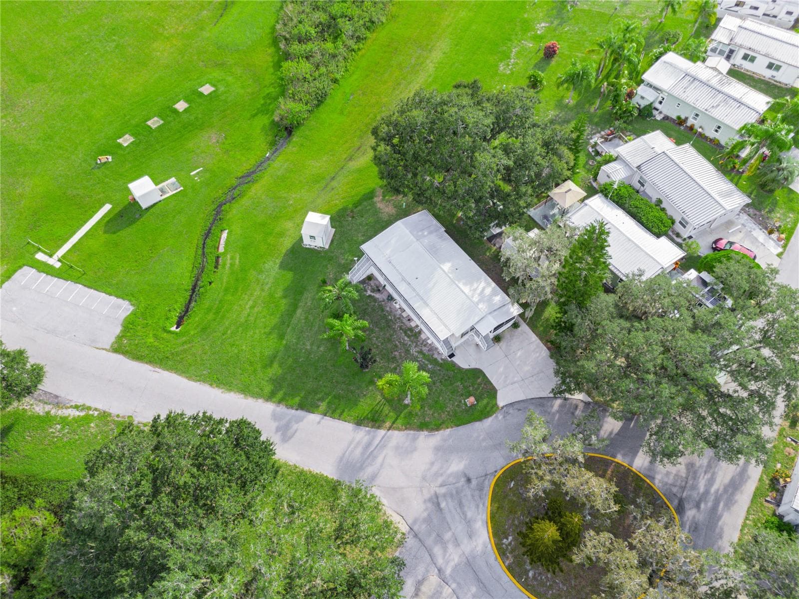 Manufactured Home at 15 PINK LADY LN, LAKE WALES, photo 36 of 44